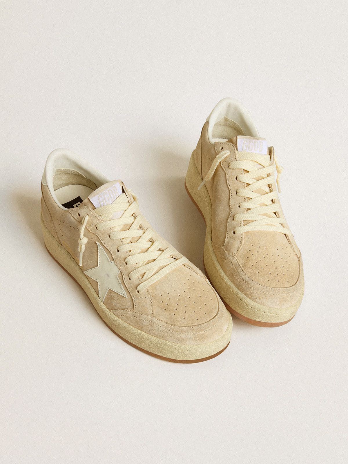 Golden Goose Women’s Ball Star In Beige Suede With White Leather Star And Heel Tab - Sneaker Türkiye