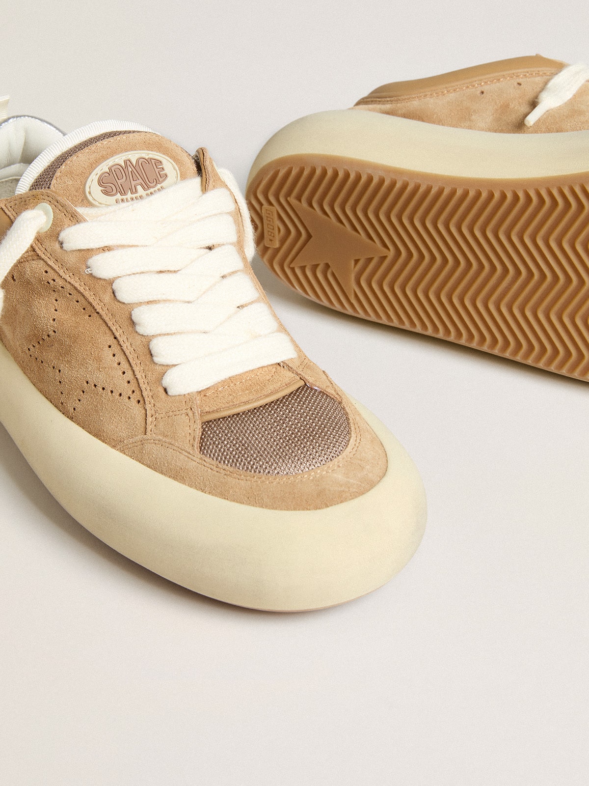 Golden Goose Women’s Space-Star Cube In Tobacco Suede With Perforated Star - Sneaker Türkiye