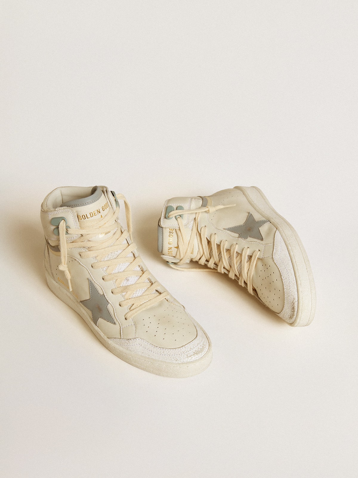 Golden Goose Women’s Sky-Star In Leather With Light Blue Leather Star And White Heel Tab - Sneaker Türkiye