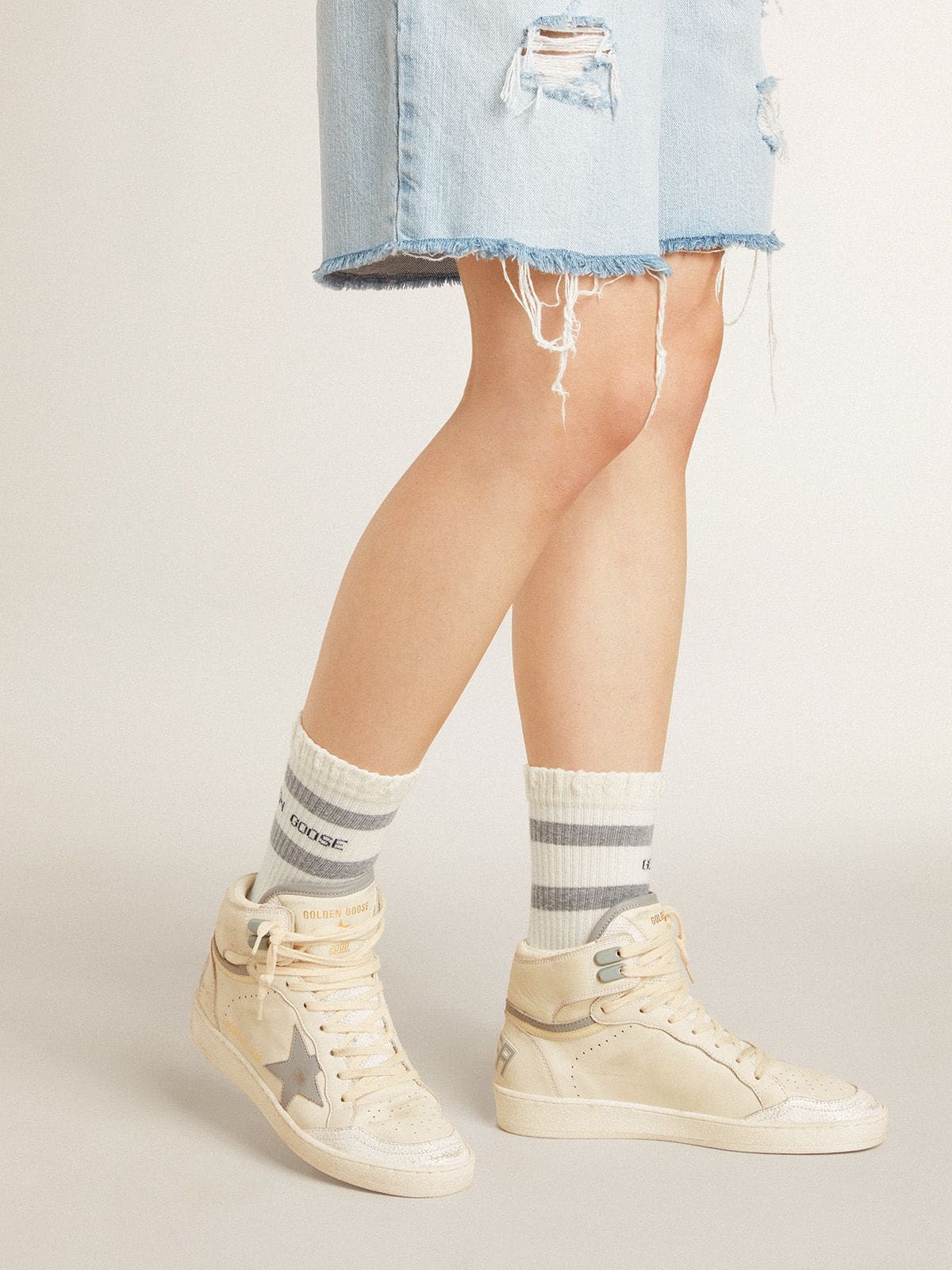 Golden Goose Women’s Sky-Star In Leather With Light Blue Leather Star And White Heel Tab - Sneaker Türkiye