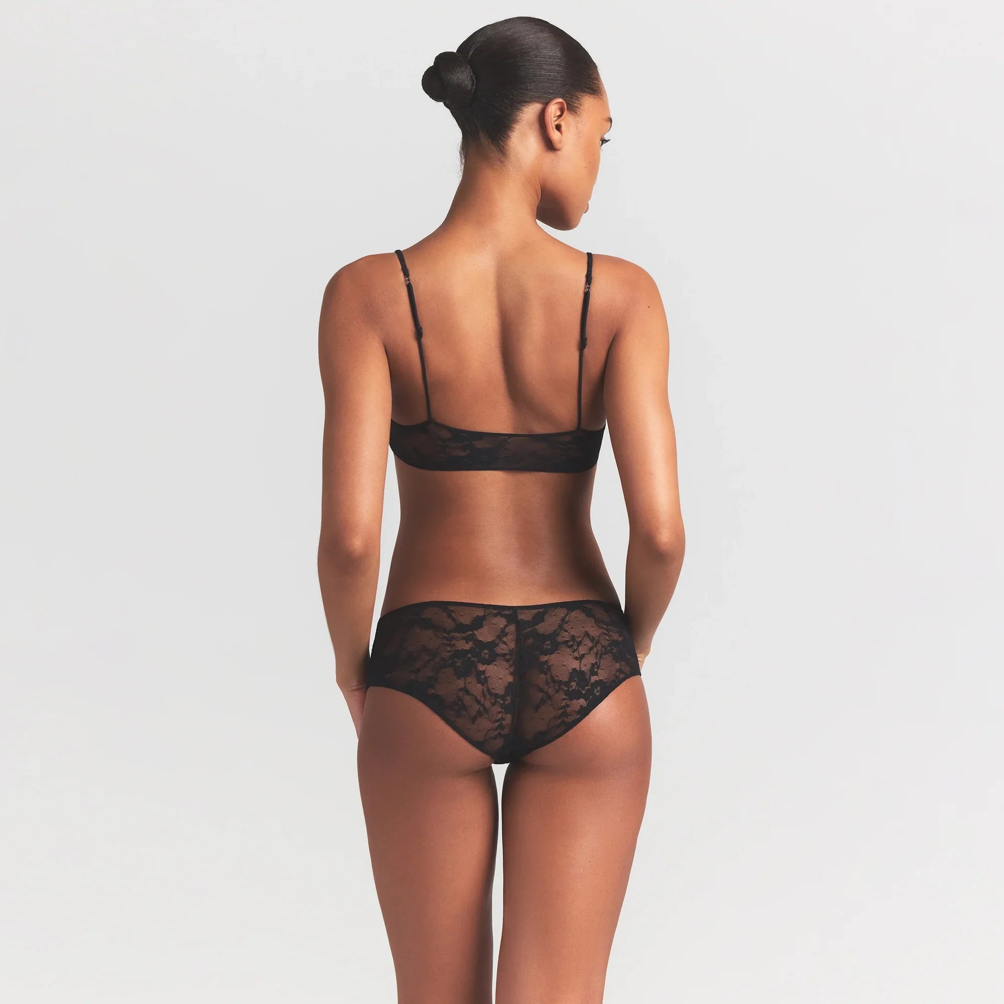 SKIMS STRETCH LACE HIPSTER | SOOT - Sneaker Türkiye