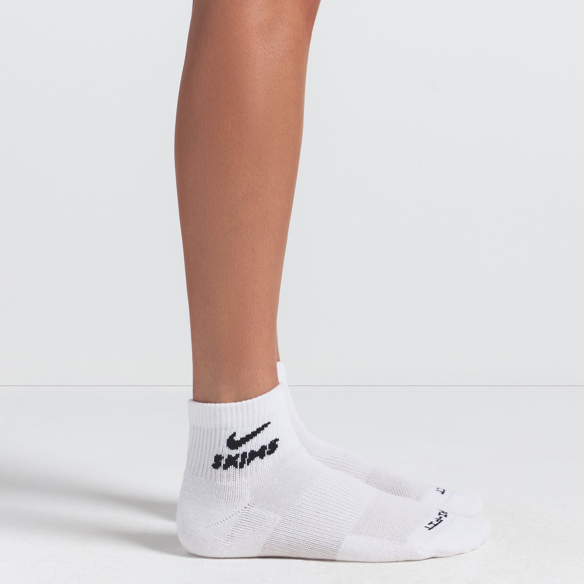 NikeSKIMS ACCESSORIES DRI-FIT QUARTER CREW SOCK 3-PACK | SNOW - Sneaker Türkiye