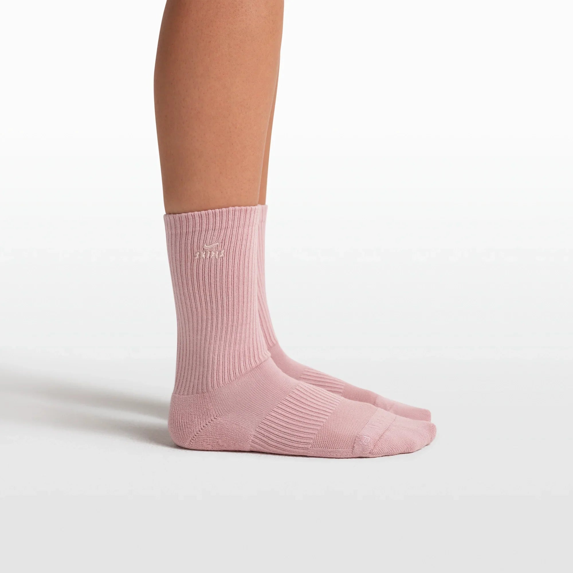 NikeSKIMS ACCESSORIES DRI-FIT PILATES GRIP CREW SOCK | HIMALAYAN - Sneaker Türkiye