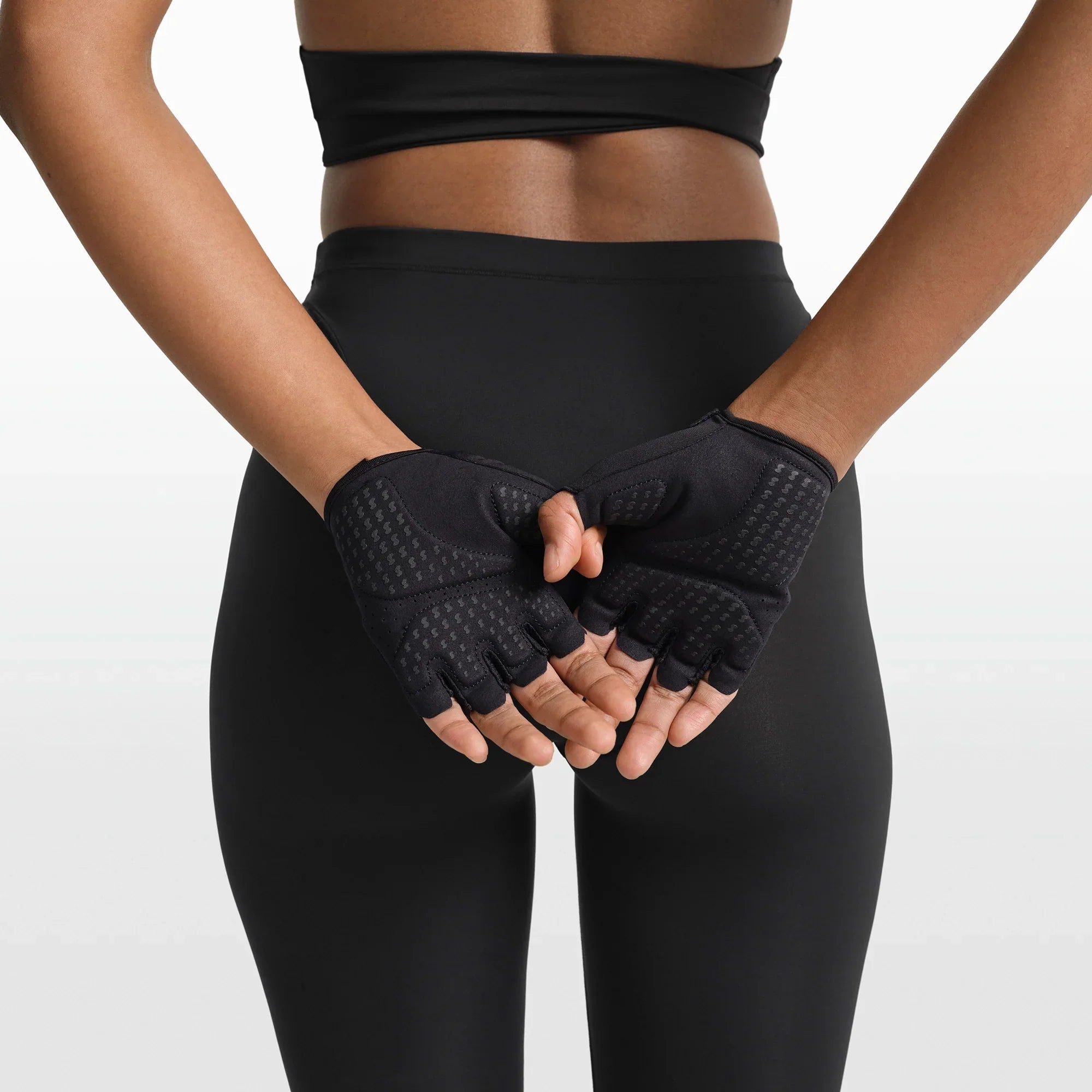 NikeSKIMS ACCESSORIES TRAINING GLOVES | OBSIDIAN - Sneaker Türkiye