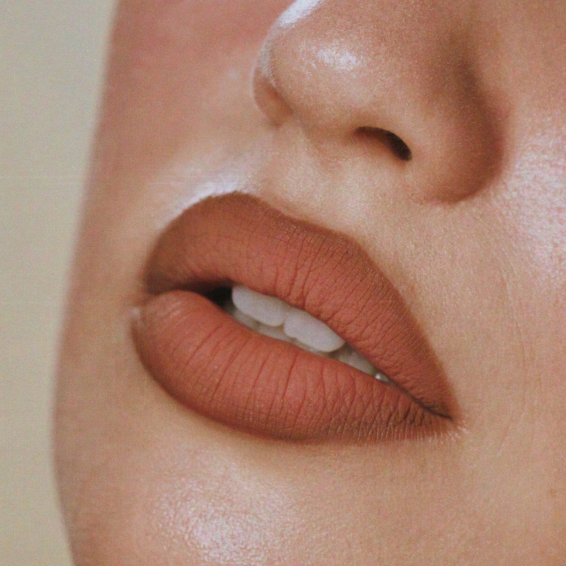 Kylie Plumping Powder Matte Lip - Sneaker Türkiye