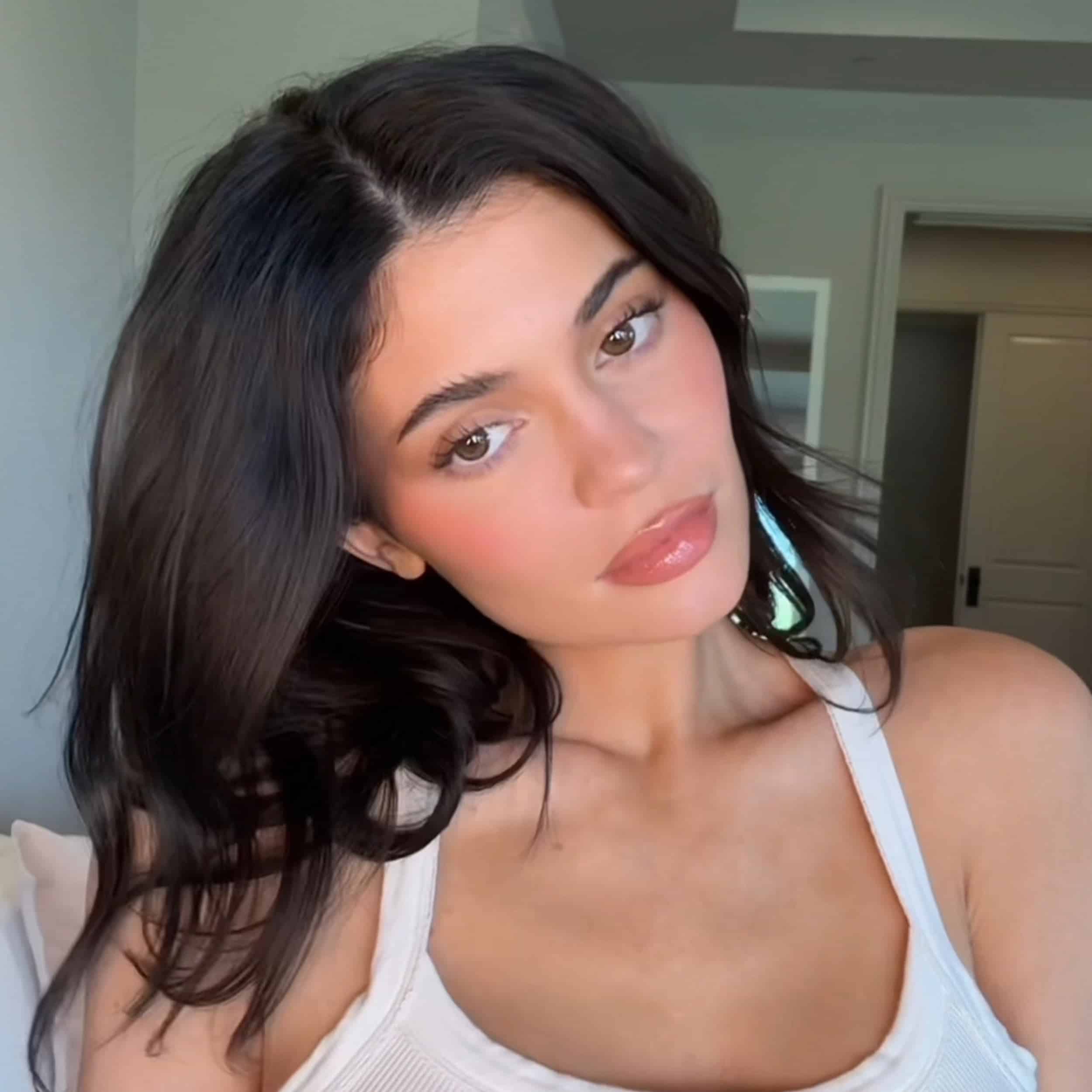 Kylie Natural And Glowy Look Bundle - Sneaker Türkiye