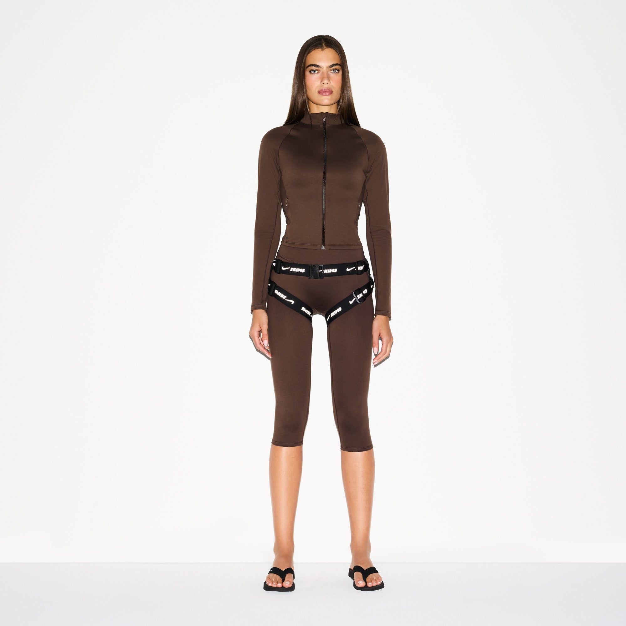 NikeSKIMS MATTE CROP 17″ LEGGING | DARK SEPIA - Sneaker Türkiye