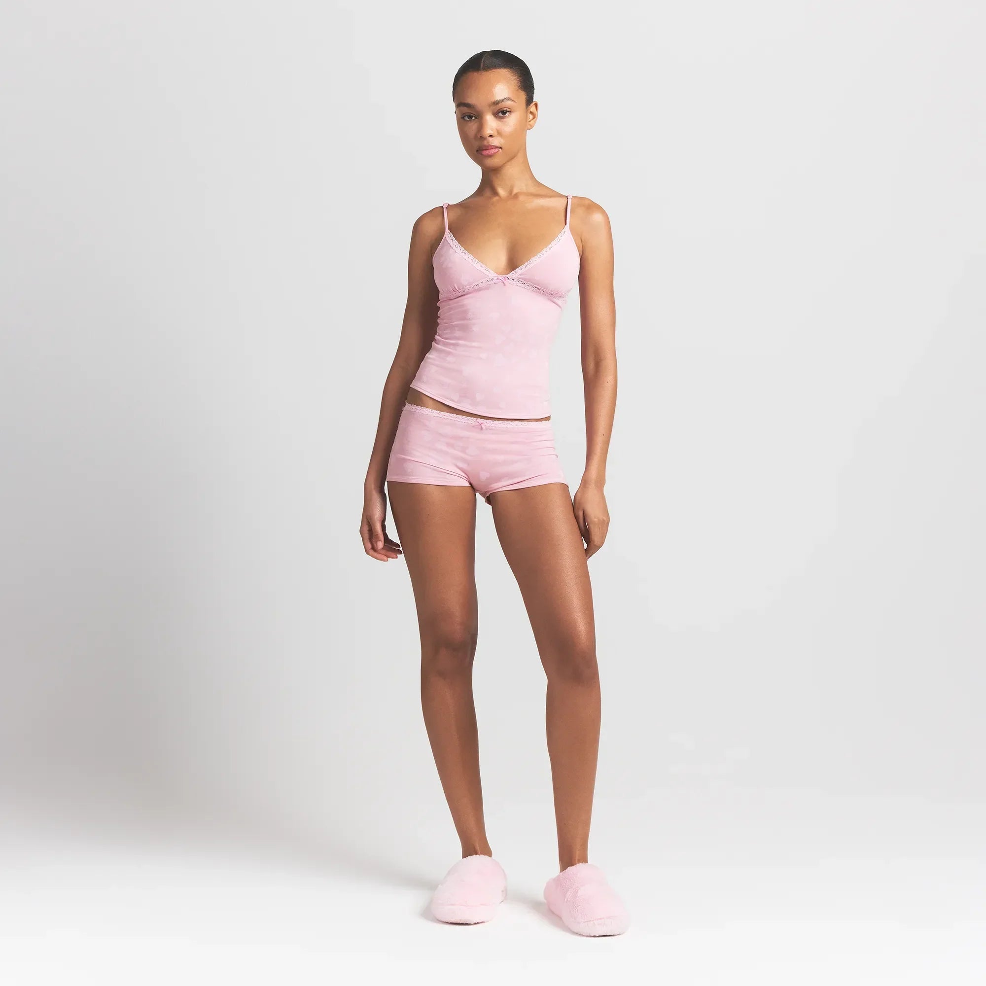 SKIMS LIGHTWEIGHT COTTON LACE CAMI AND BOY SHORT SET | HALITE CLUSTERED HEARTS - Sneaker Türkiye