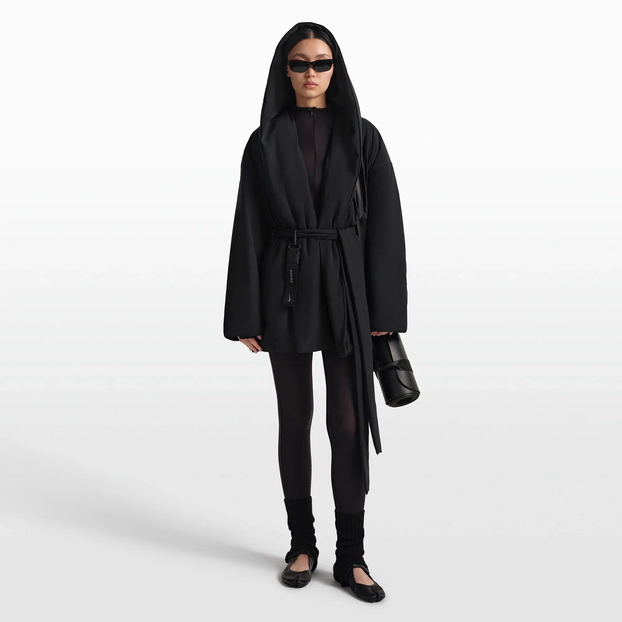 NikeSKIMS WOVEN NYLON WRAP COAT | OBSIDIAN - Sneaker Türkiye