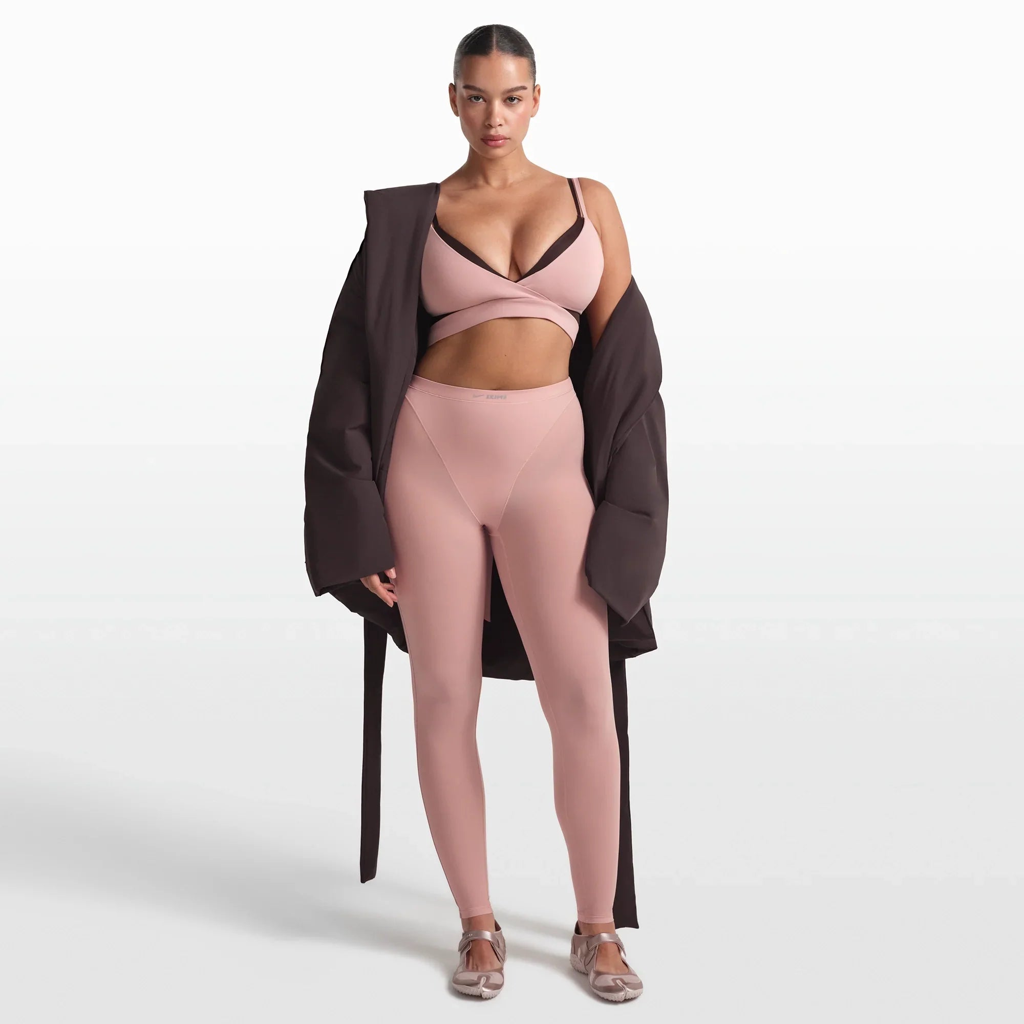 NikeSKIMS WOVEN NYLON WRAP COAT | PHOENIX - Sneaker Türkiye