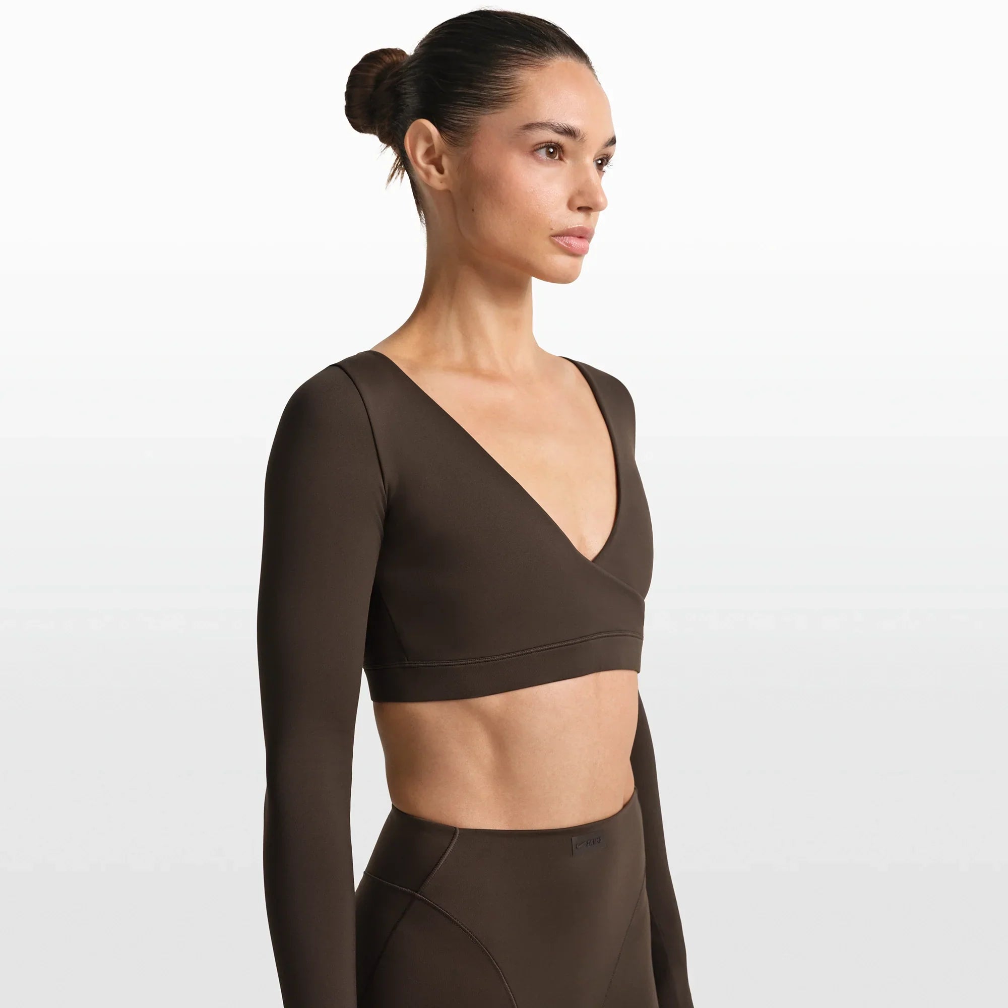 NikeSKIMS MATTE WRAP LONG SLEEVE CROPPED TOP | DARK SEPIA - Sneaker Türkiye