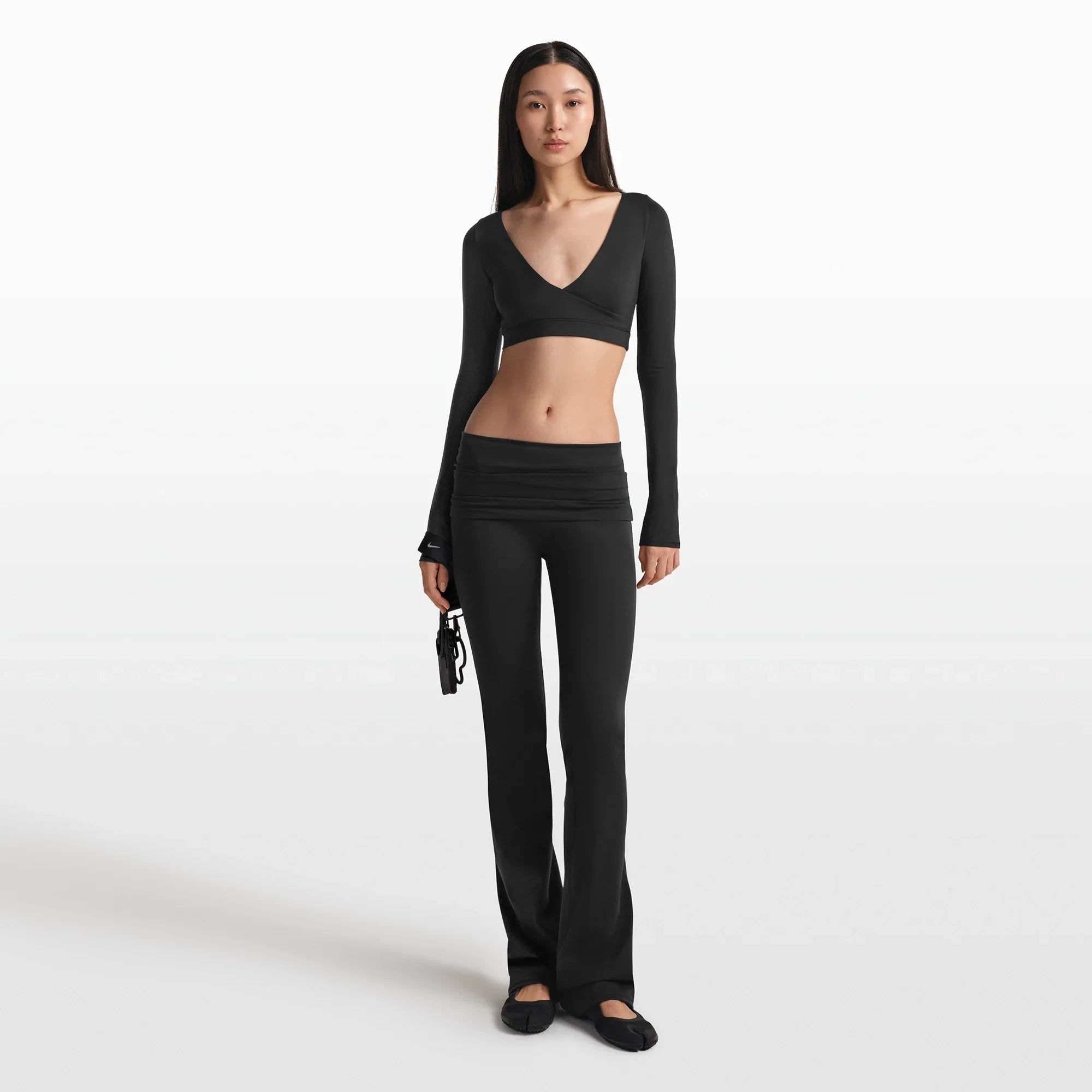 NikeSKIMS MATTE WRAP LONG SLEEVE CROPPED TOP | OBSIDIAN - Sneaker Türkiye