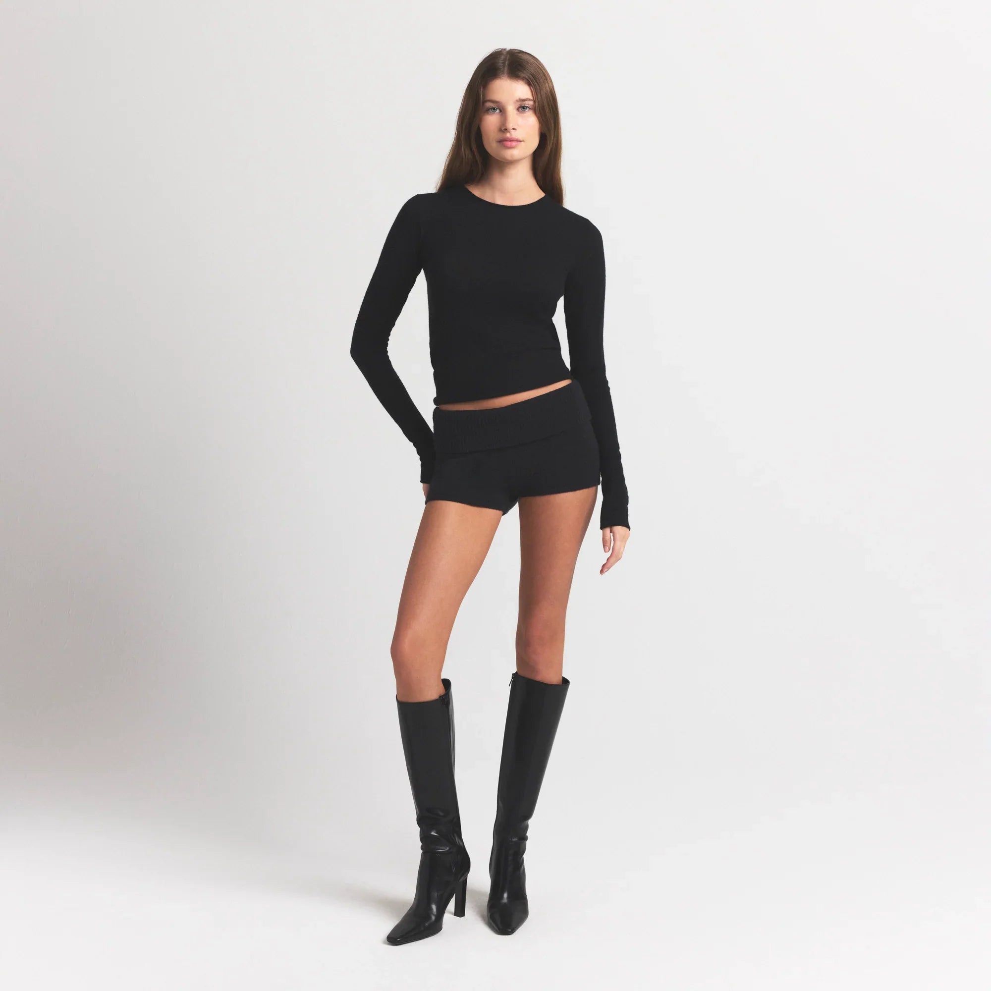 SKIMS FEATHERWEIGHT CASHMERE LONG SLEEVE TOP | ONYX - Sneaker Türkiye
