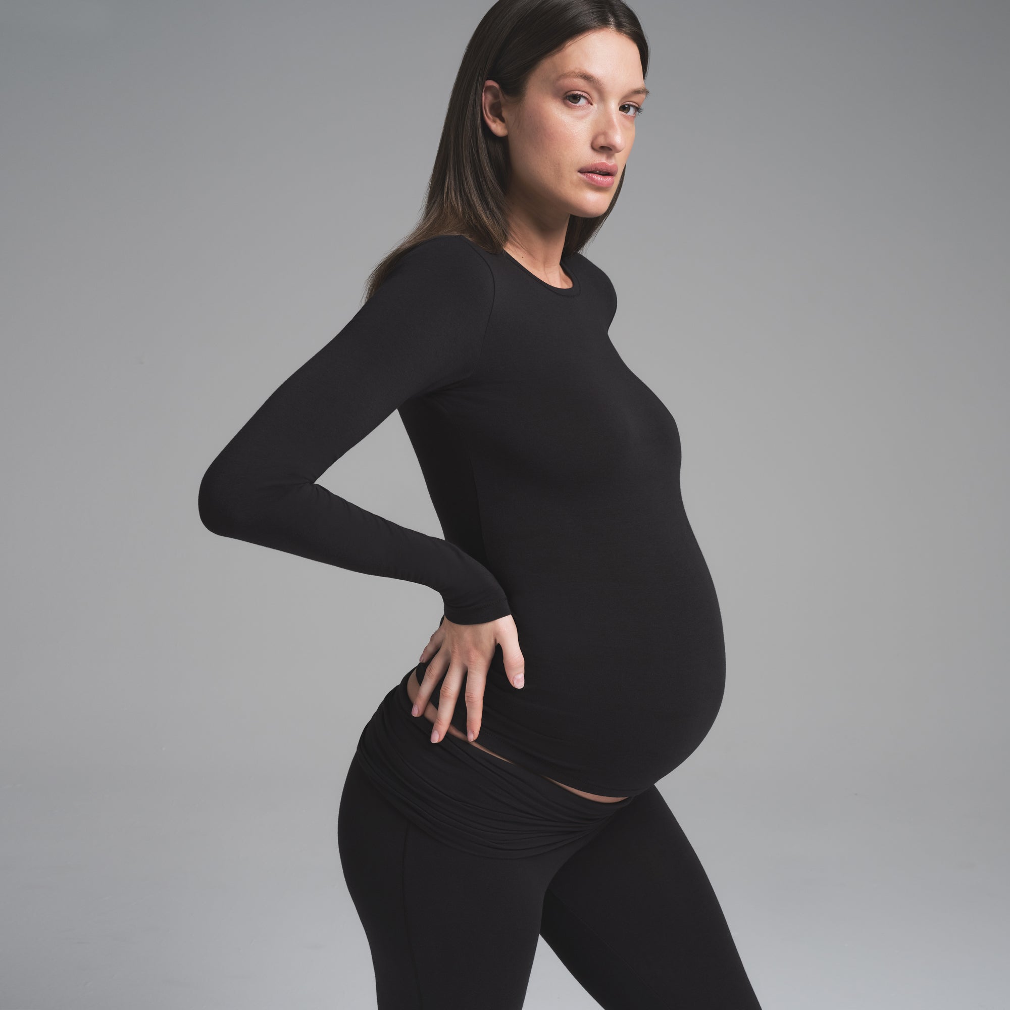 SKIMS COTTON JERSEY MATERNITY LONG SLEEVE T-SHIRT | SOOT - Sneaker Türkiye