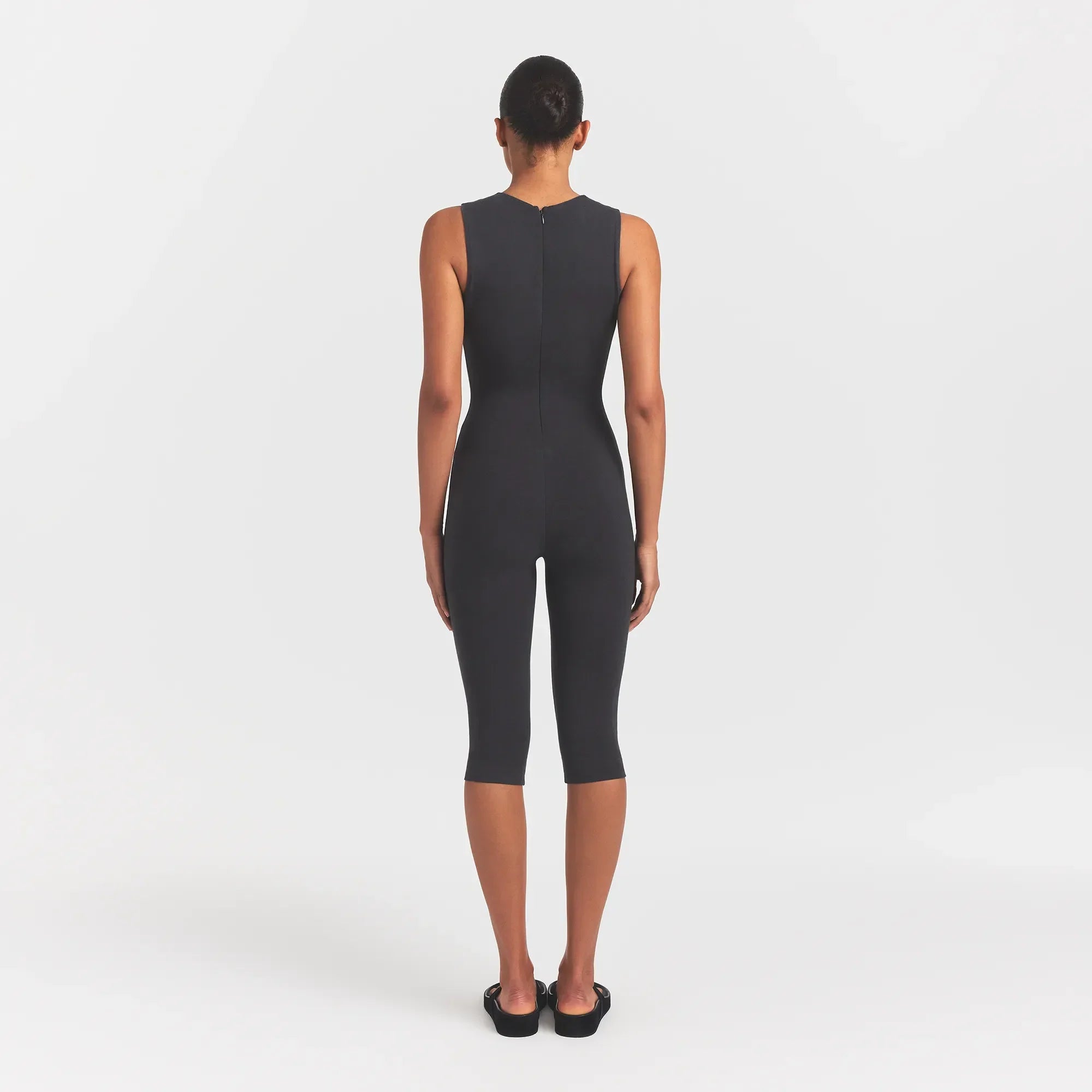 SKIMS OUTDOOR DEEP PLUNGE ONESIE | WASHED ONYX - Sneaker Türkiye