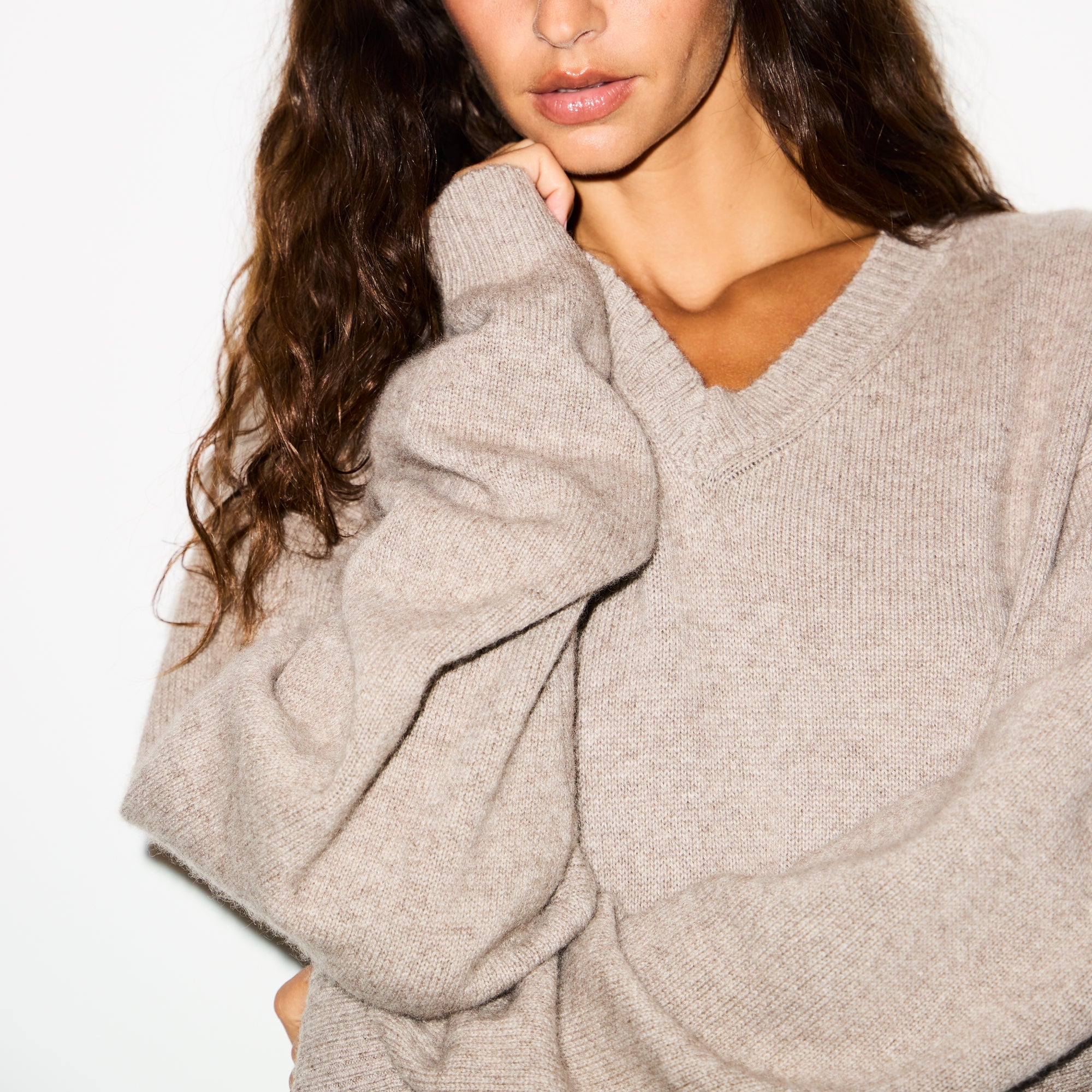 SKIMS WOOL CASHMERE OVERBedenD V NECK SWEATER | LINEN - Sneaker Türkiye