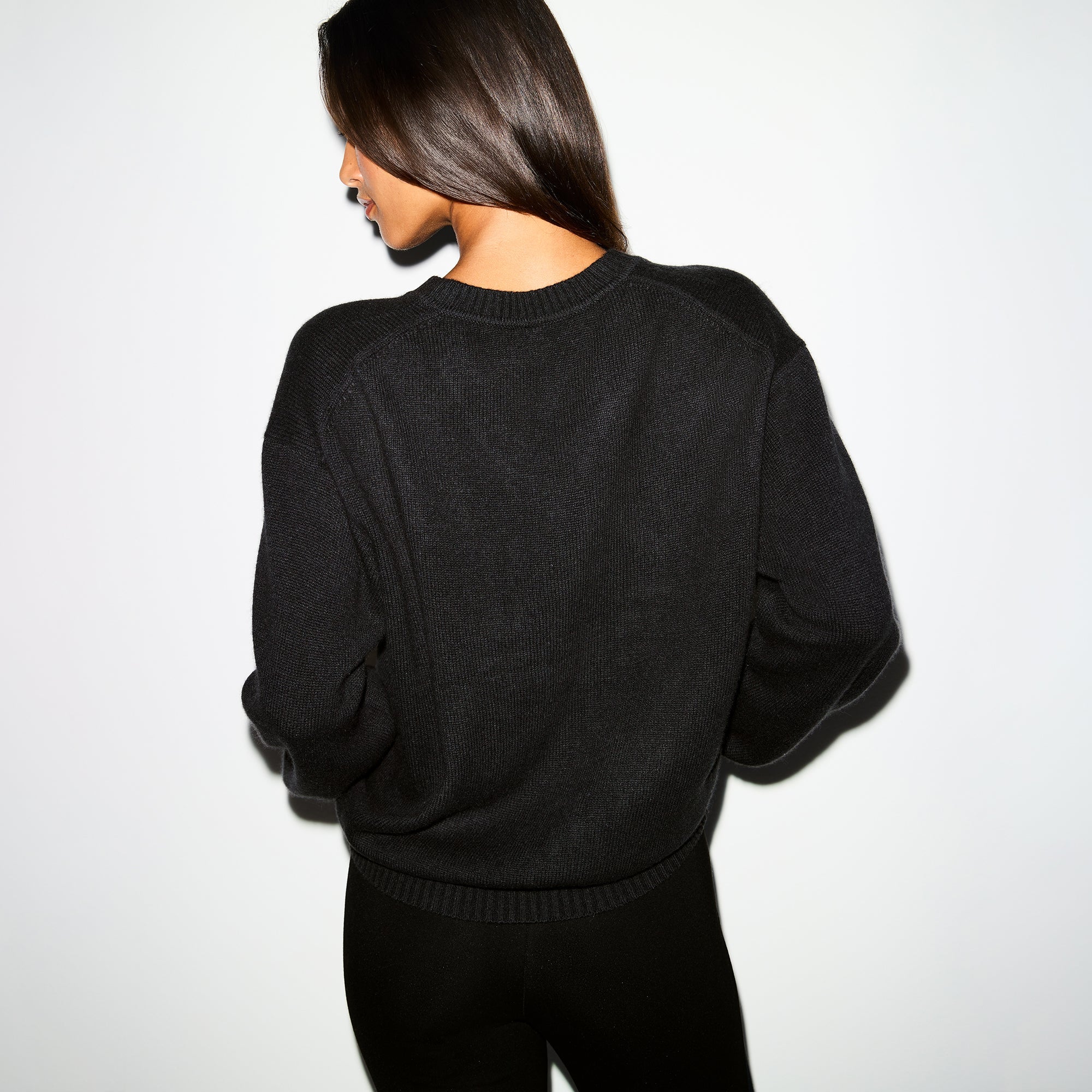 SKIMS WOOL CASHMERE OVERBedenD V NECK SWEATER | ONYX - Sneaker Türkiye