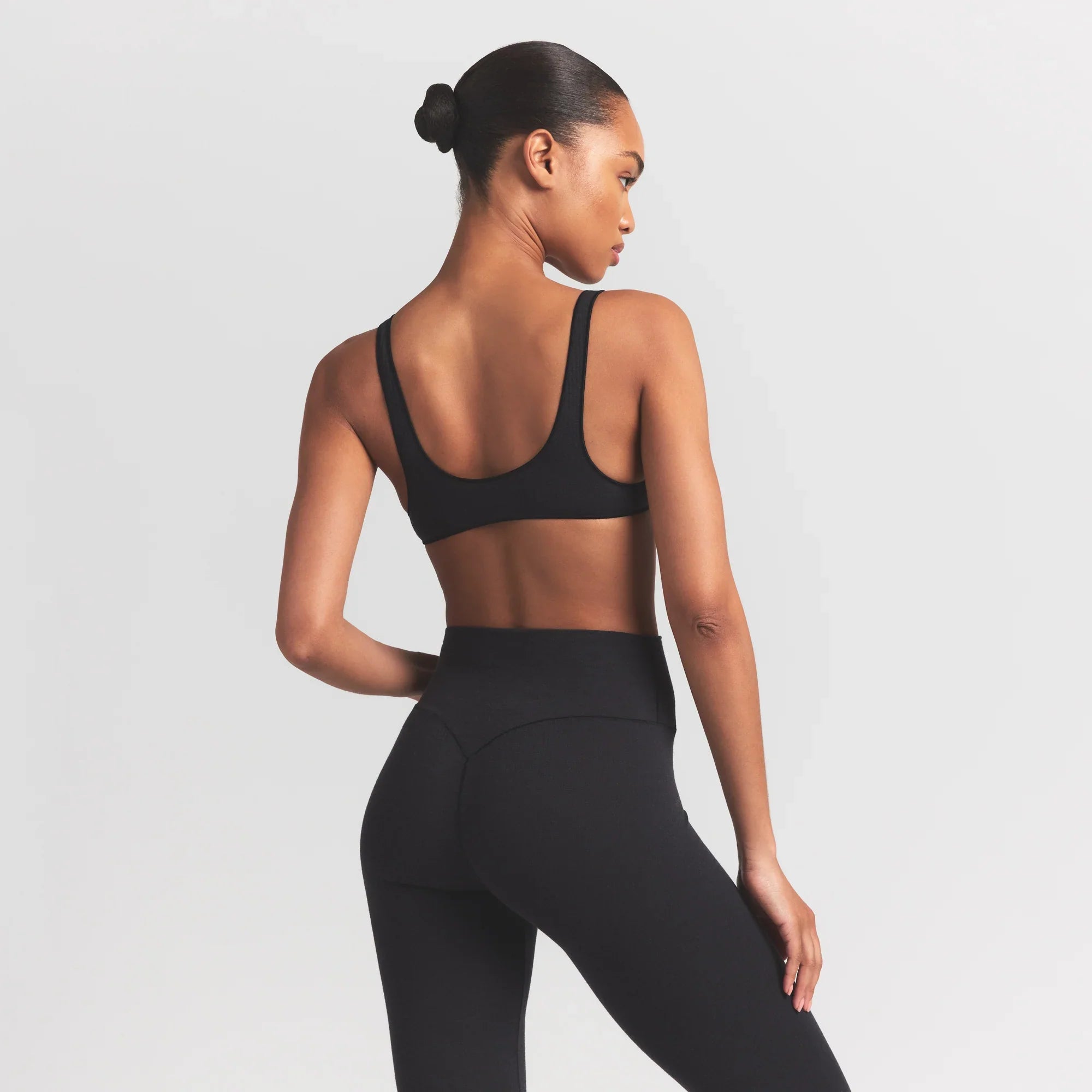 SKIMS WOOL RIB BRALETTE | OBSIDIAN - Sneaker Türkiye