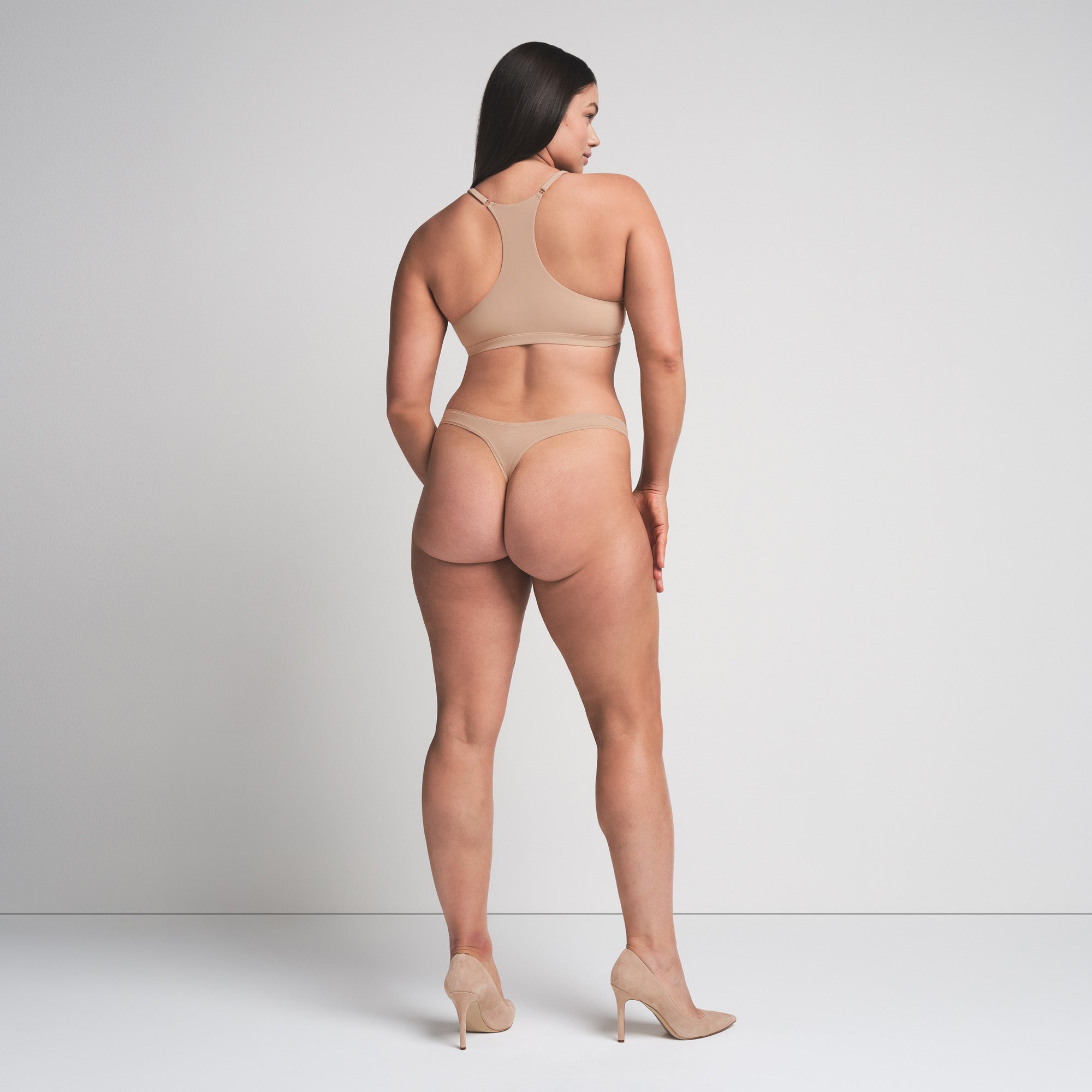 SKIMS FITS EVERYBODY RACERBACK TRIANGLE BRALETTE | CLAY - Sneaker Türkiye