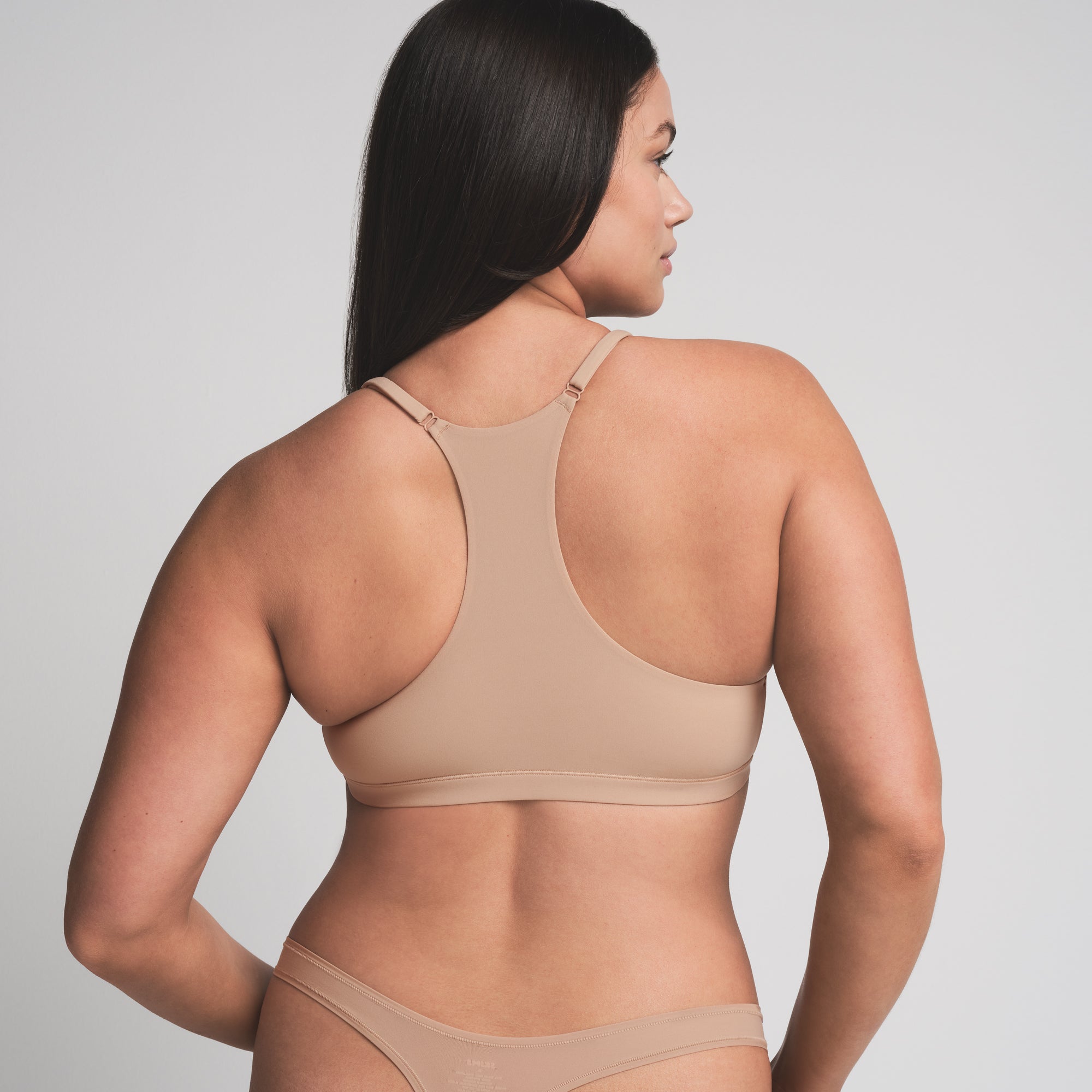 SKIMS FITS EVERYBODY RACERBACK TRIANGLE BRALETTE | CLAY - Sneaker Türkiye
