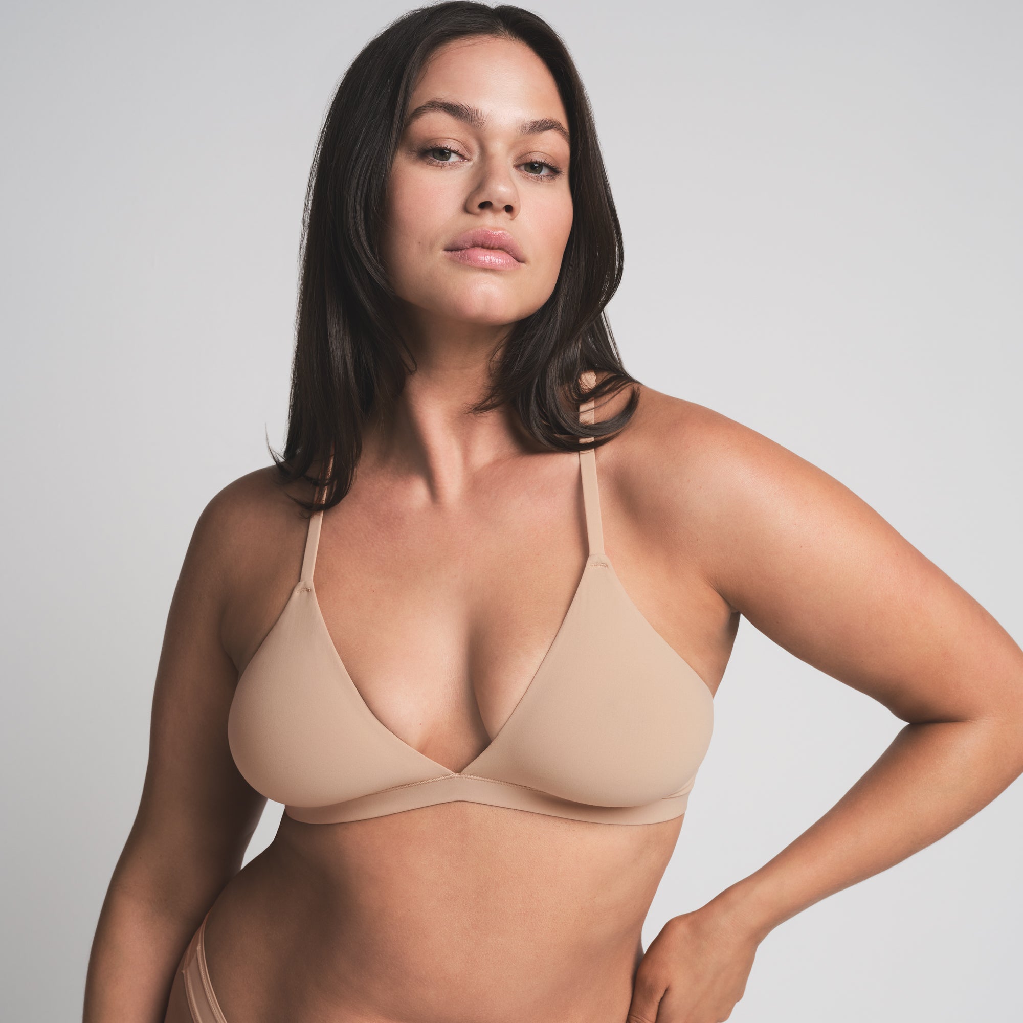 SKIMS FITS EVERYBODY RACERBACK TRIANGLE BRALETTE | CLAY - Sneaker Türkiye