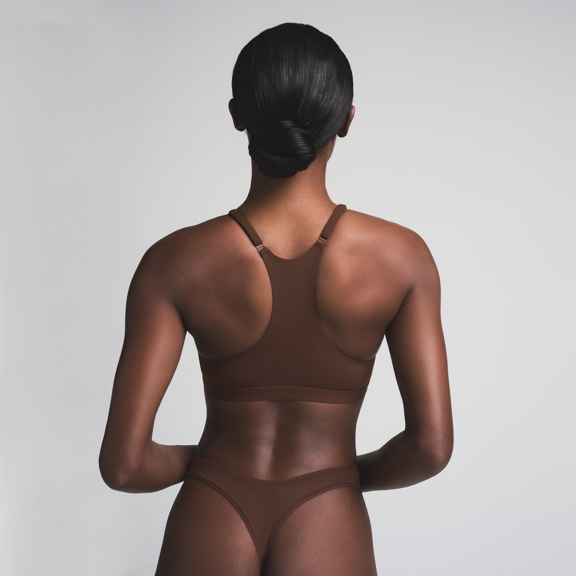 SKIMS FITS EVERYBODY RACERBACK TRIANGLE BRALETTE | COCOA - Sneaker Türkiye