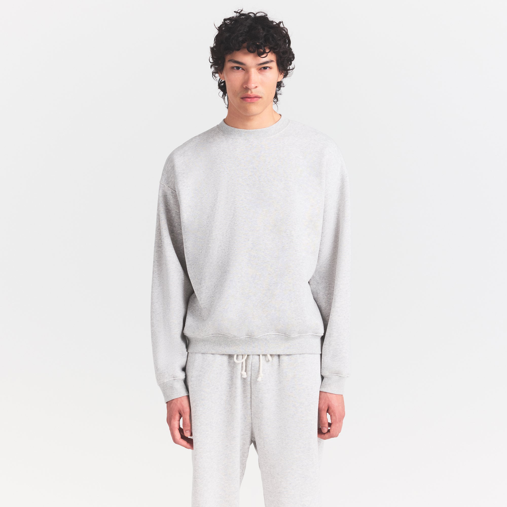 SKIMS FLEECE LOUNGE MENS RELAXED CREWNECK | LIGHT HEATHER GREY - Sneaker Türkiye