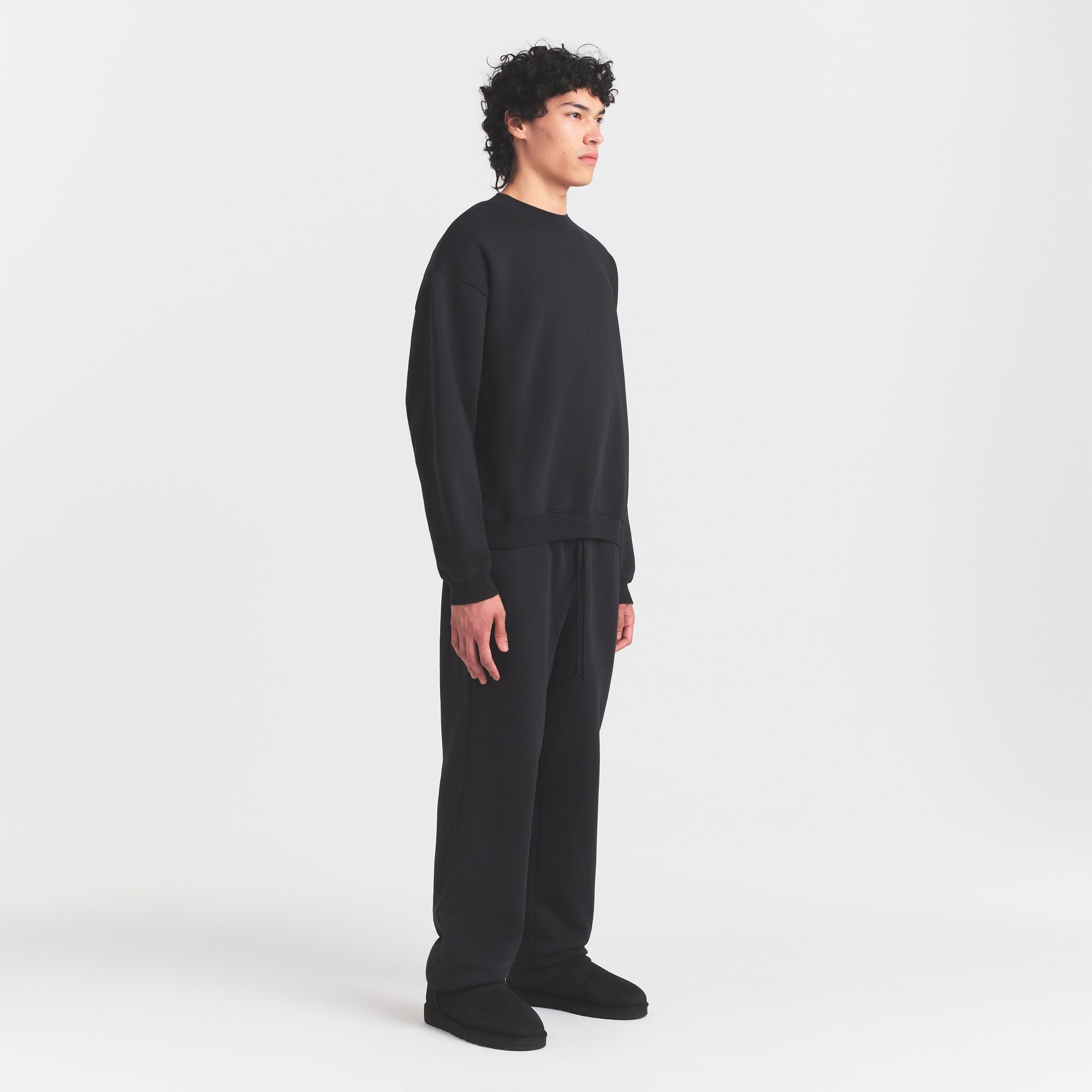 SKIMS FLEECE LOUNGE MENS RELAXED CREWNECK | WASHED ONYX - Sneaker Türkiye