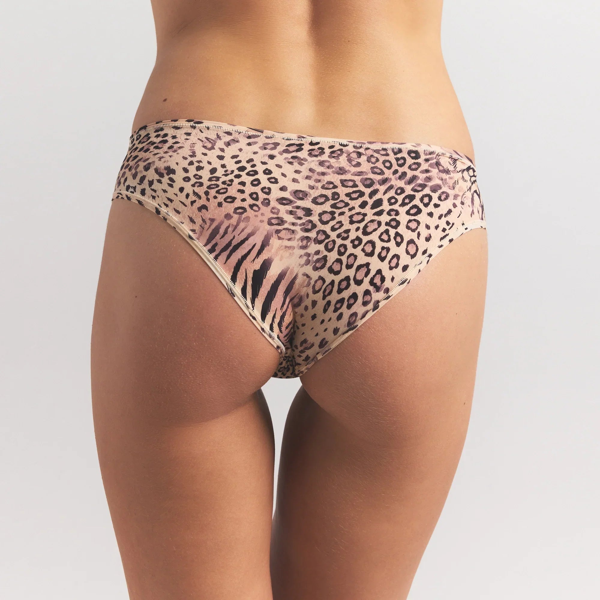 SKIMS FITS EVERYBODY CHEEKY BRIEF | SAND MULTI ANIMAL - Sneaker Türkiye
