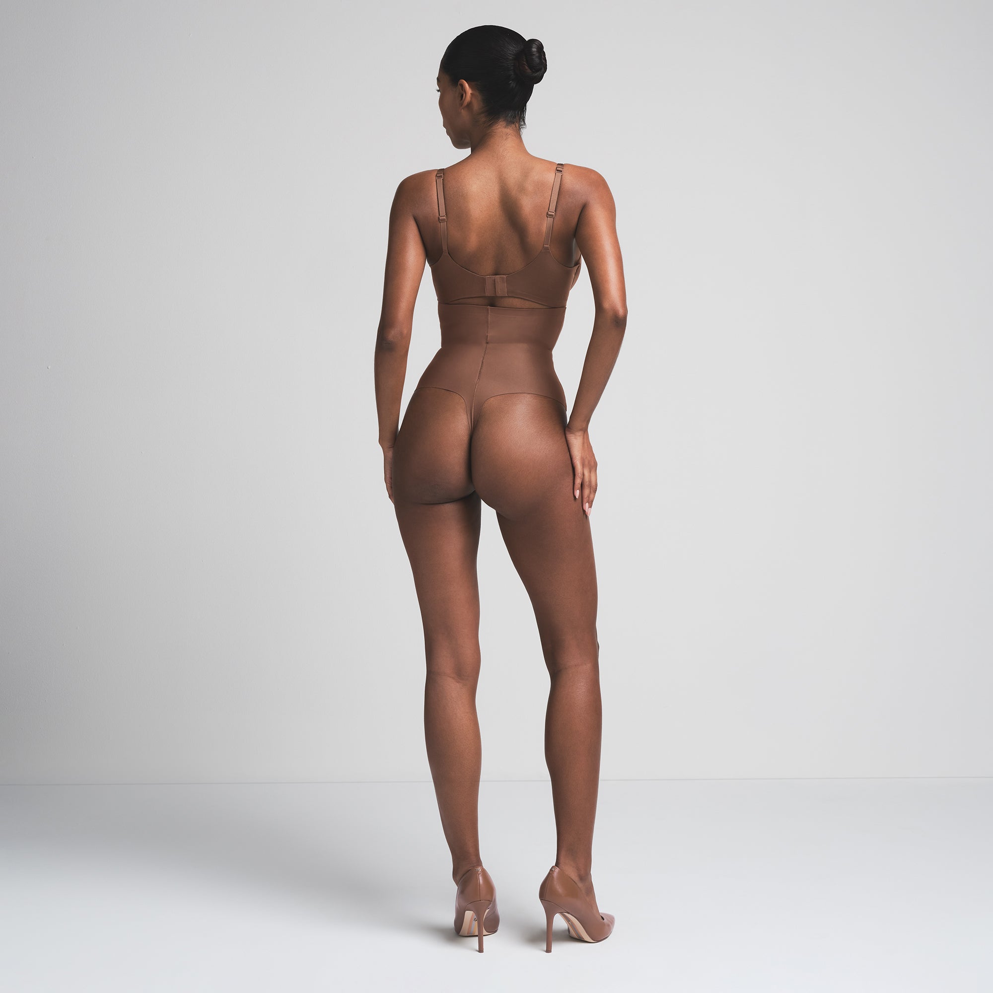 SKIMS BODY CORE SCULPT HIGH-WAISTED THONG | JASPER - Sneaker Türkiye