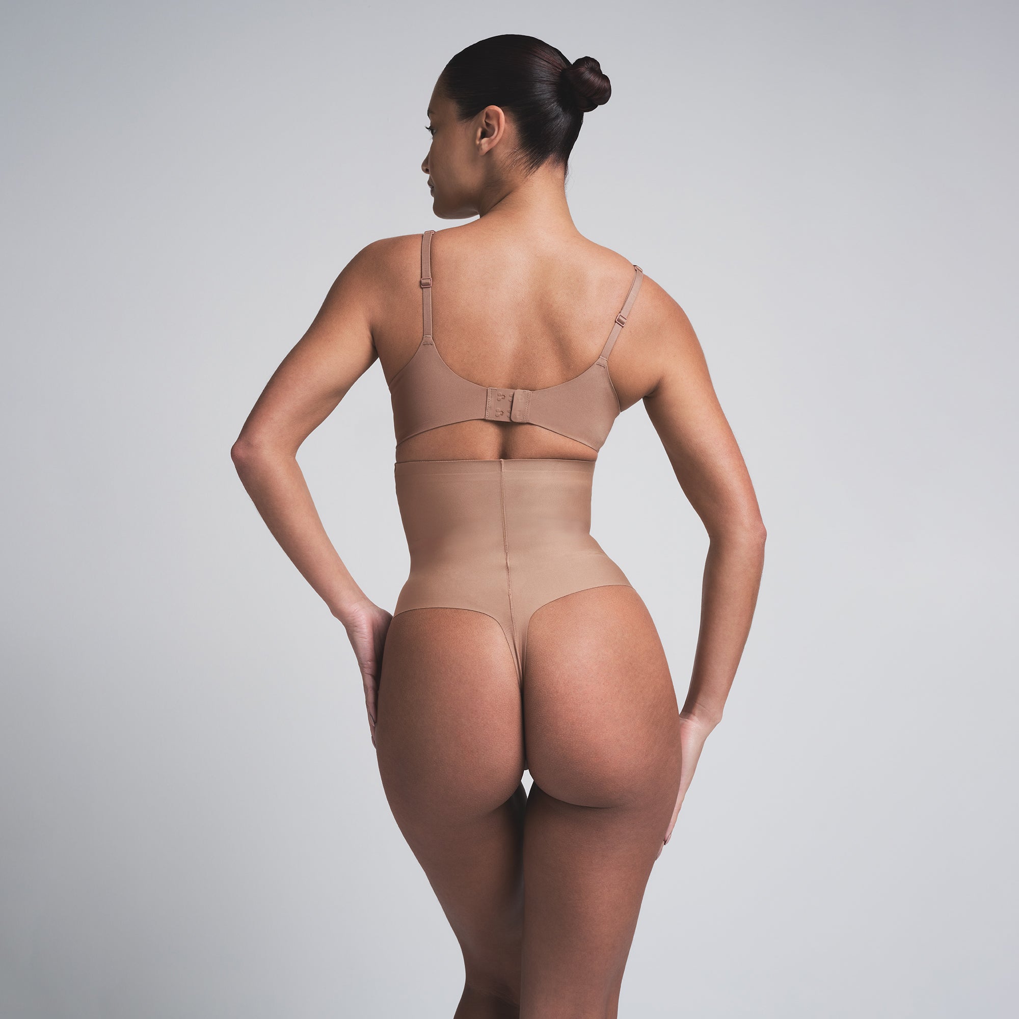 SKIMS BODY CORE SCULPT HIGH-WAISTED THONG | SIENNA - Sneaker Türkiye