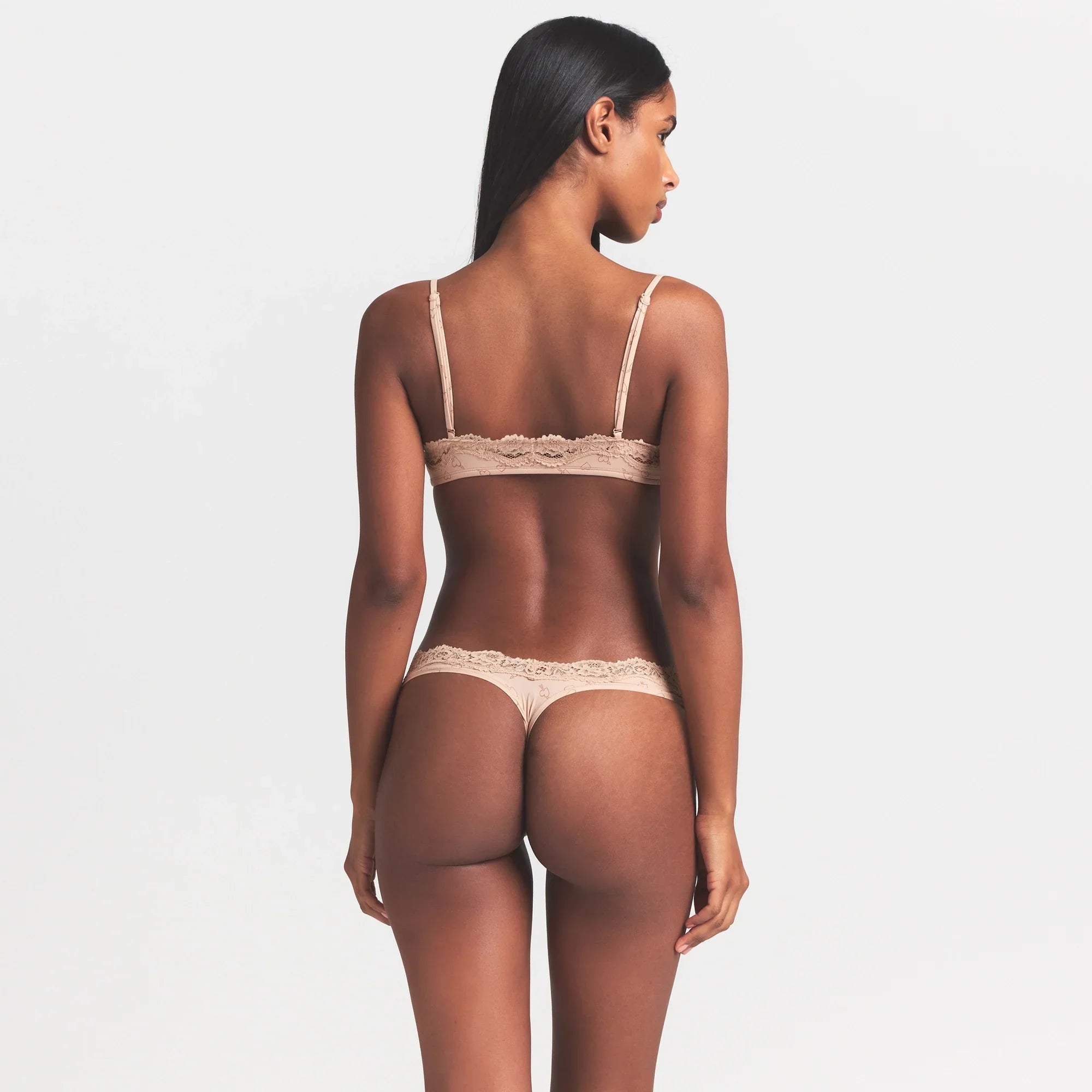 SKIMS FITS EVERYBODY LACE DIPPED THONG | MICA SKETCHED HEARTS - Sneaker Türkiye