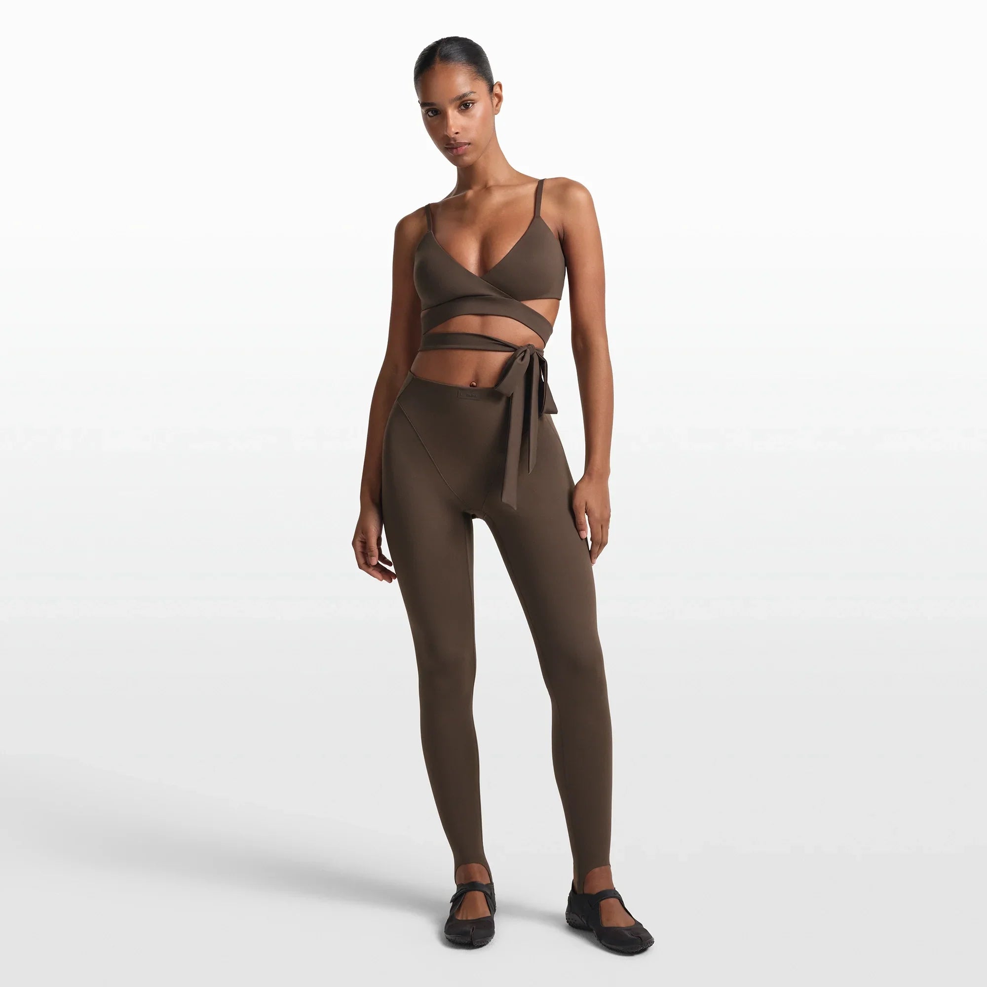 NikeSKIMS MATTE V-LINE STIRRUP LEGGING | DARK SEPIA - Sneaker Türkiye