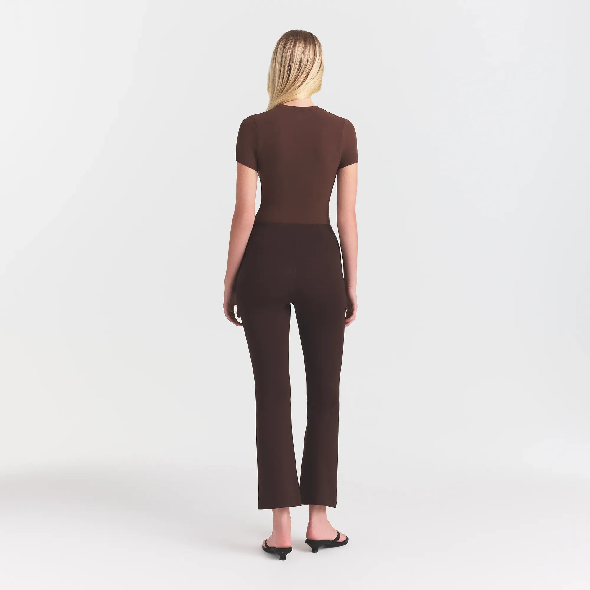 SKIMS THE ESSENTIAL COLLECTION HIGH-WAISTED CROPPED KICK FLARE PANT | ESPRESSO - Sneaker Türkiye