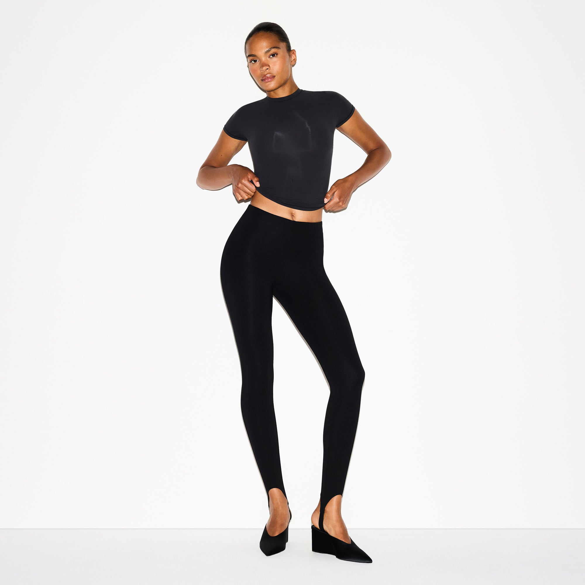 SKIMS THE ESSENTIAL COLLECTION HIGH-WAISTED STIRRUP LEGGING | OBSIDIAN - Sneaker Türkiye