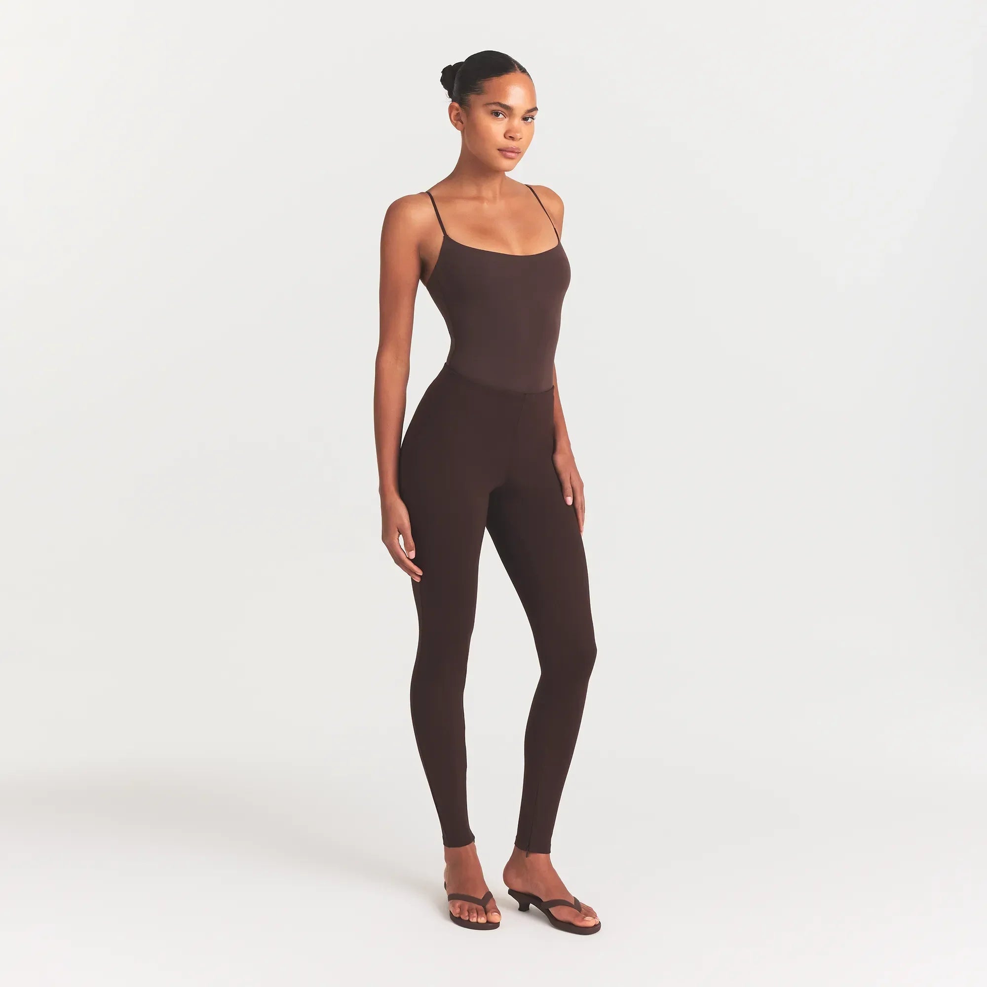 SKIMS THE ESSENTIAL COLLECTION HIGH-WAISTED LEGGING | ESPRESSO - Sneaker Türkiye