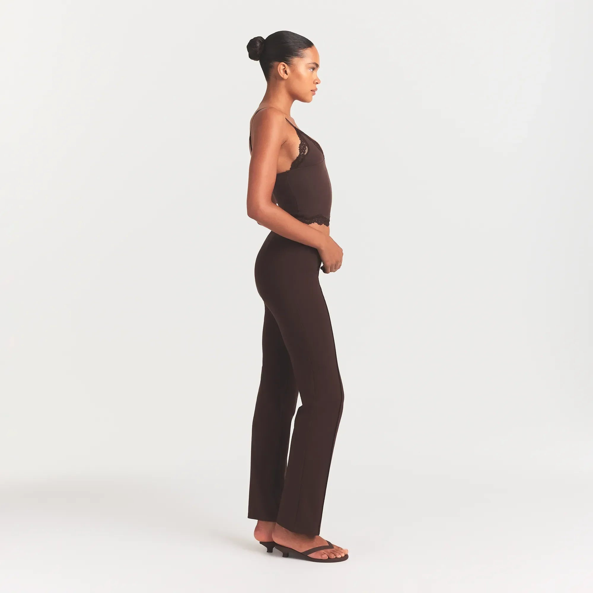 SKIMS THE ESSENTIAL COLLECTION HIGH-WAISTED PINTUCK STRAIGHT PANT | ESPRESSO - Sneaker Türkiye