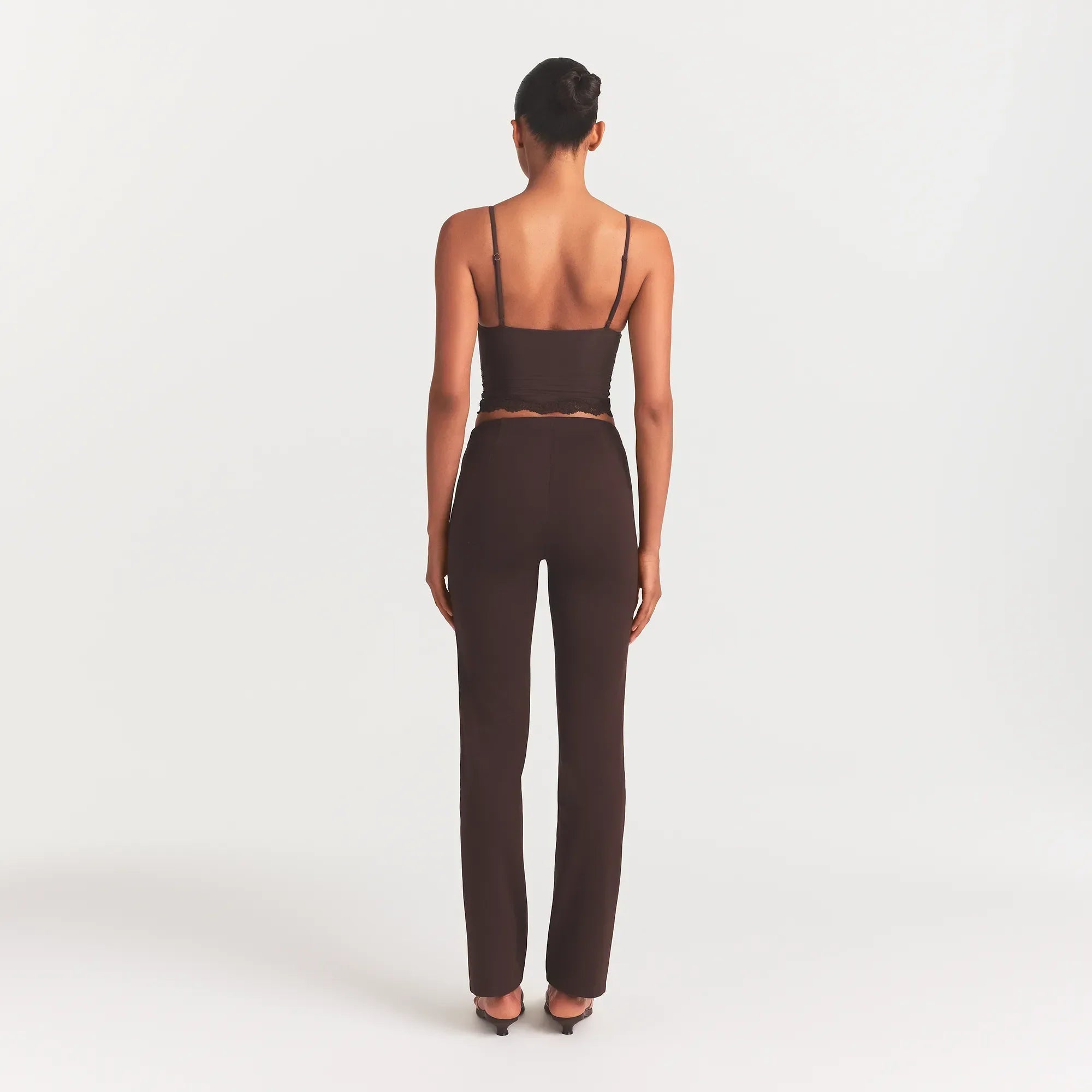 SKIMS THE ESSENTIAL COLLECTION HIGH-WAISTED PINTUCK STRAIGHT PANT | ESPRESSO - Sneaker Türkiye