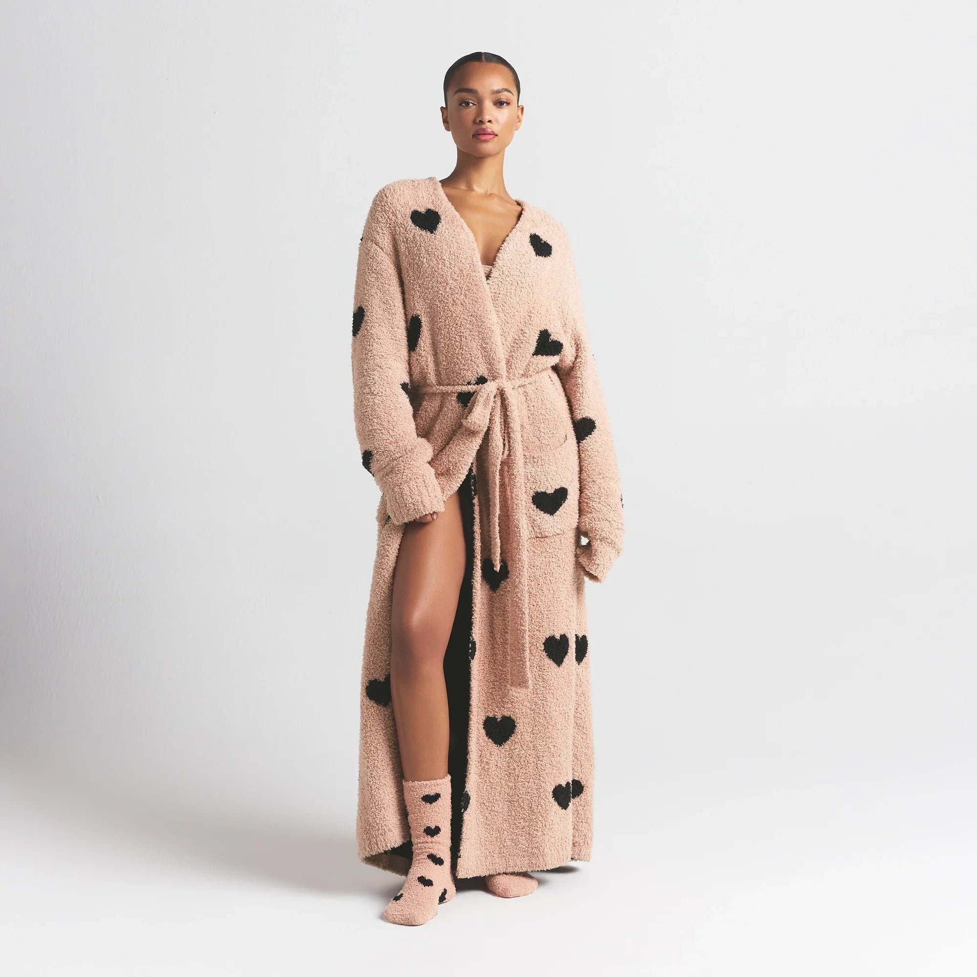 SKIMS COZY KNIT UNISEX ROBE | MICA SPACED HEARTS - Sneaker Türkiye