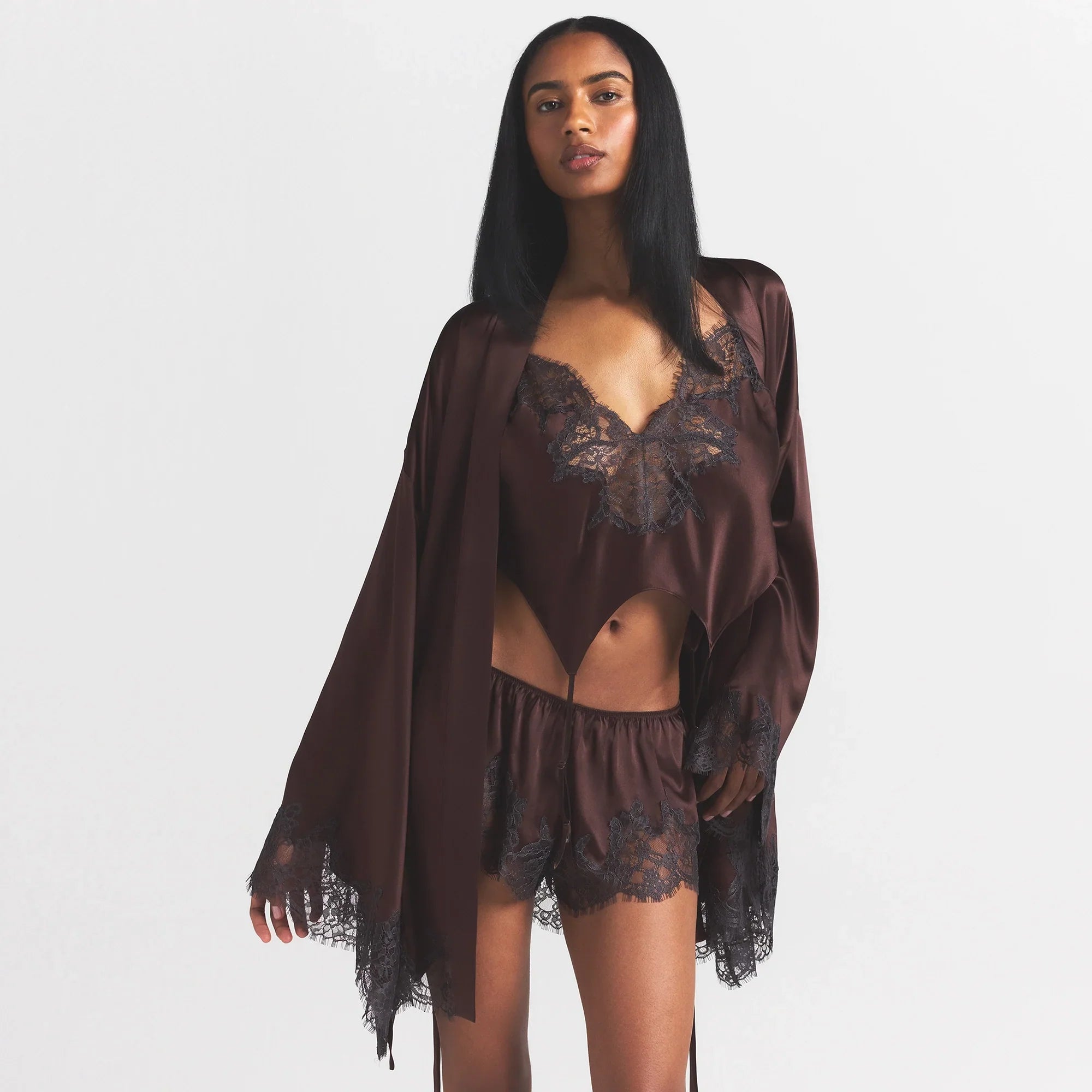 SKIMS SILK LACE ROBE | ESPRESSO CONTRAST - Sneaker Türkiye