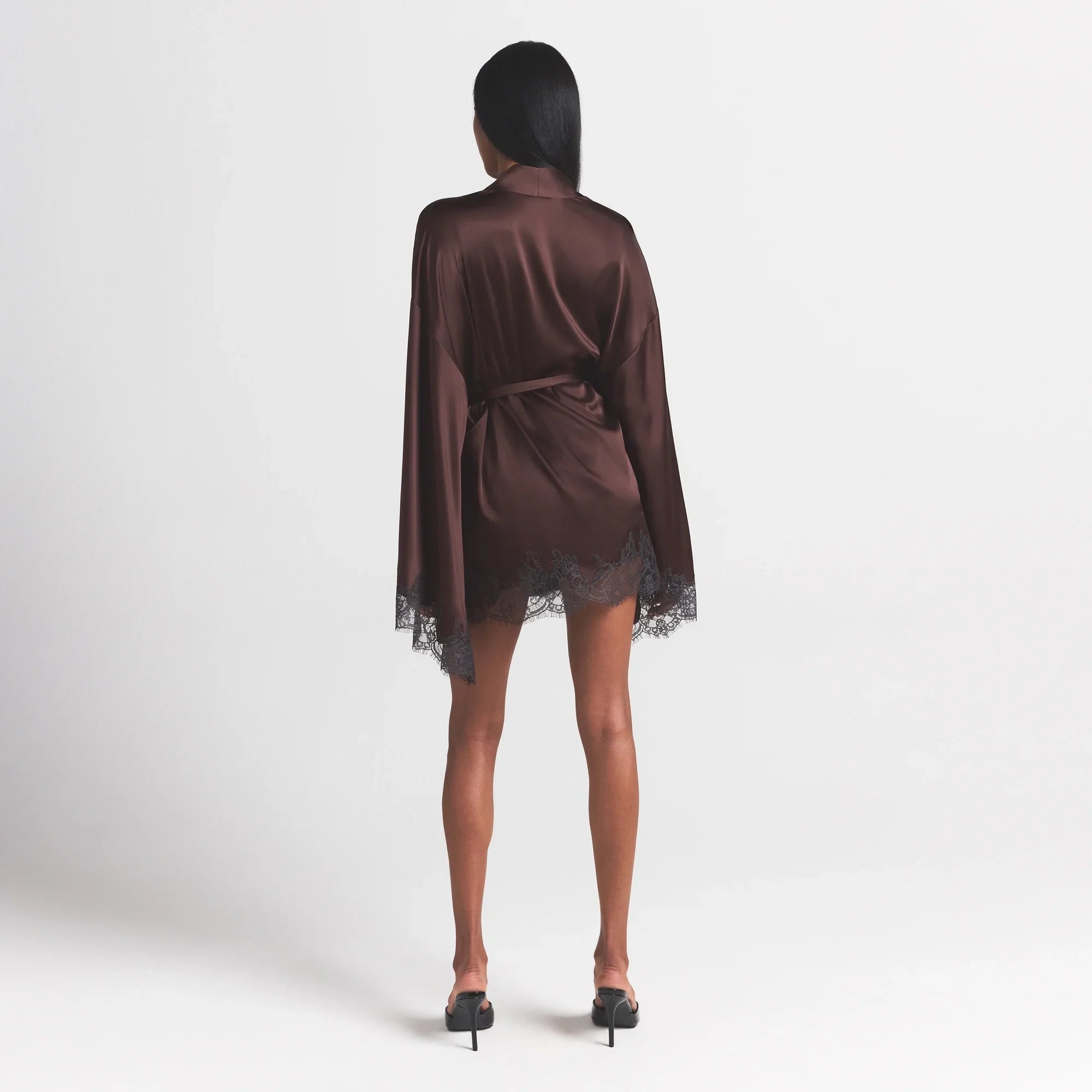SKIMS SILK LACE ROBE | ESPRESSO CONTRAST - Sneaker Türkiye