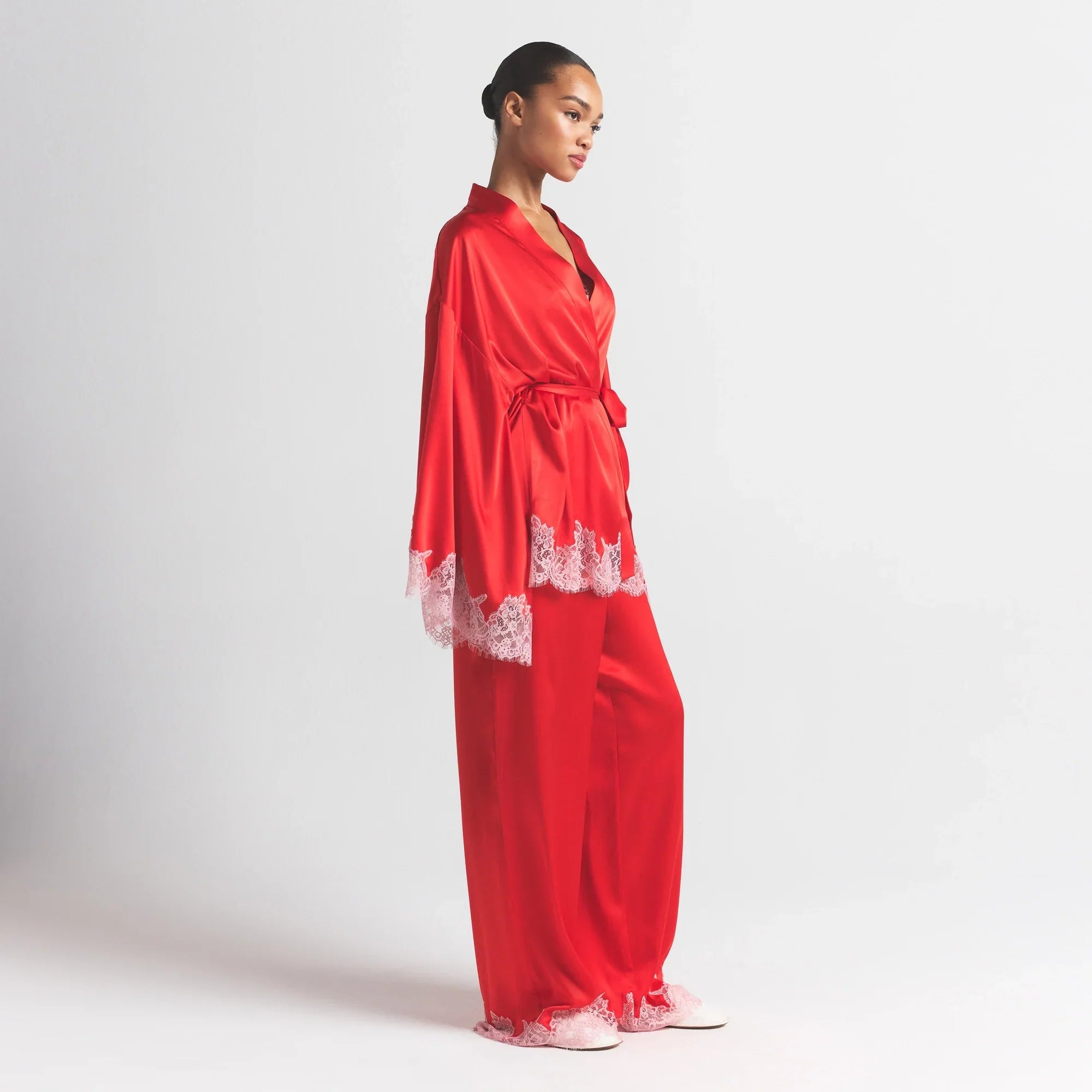 SKIMS SILK LACE ROBE | RUBY CONTRAST - Sneaker Türkiye