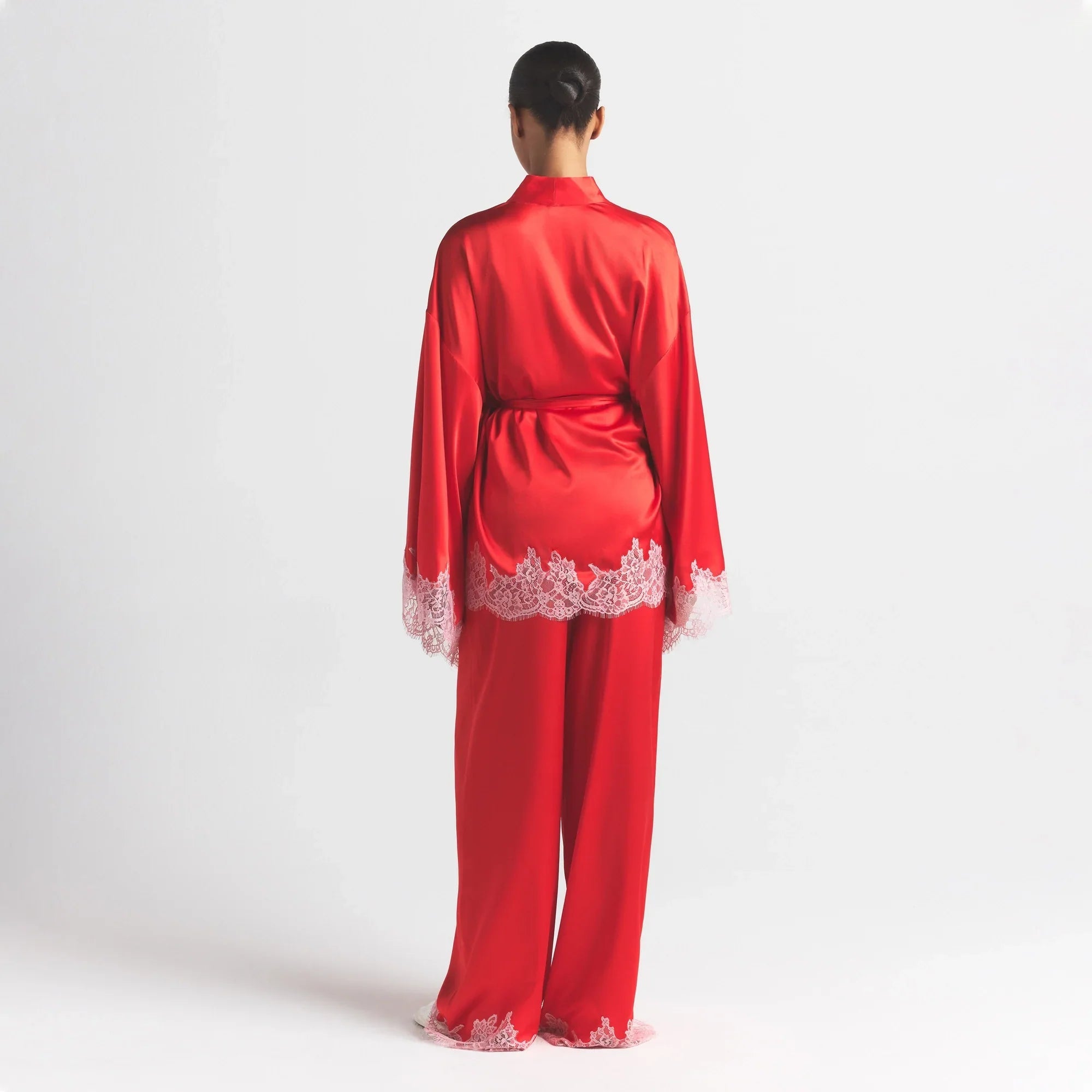 SKIMS SILK LACE ROBE | RUBY CONTRAST - Sneaker Türkiye