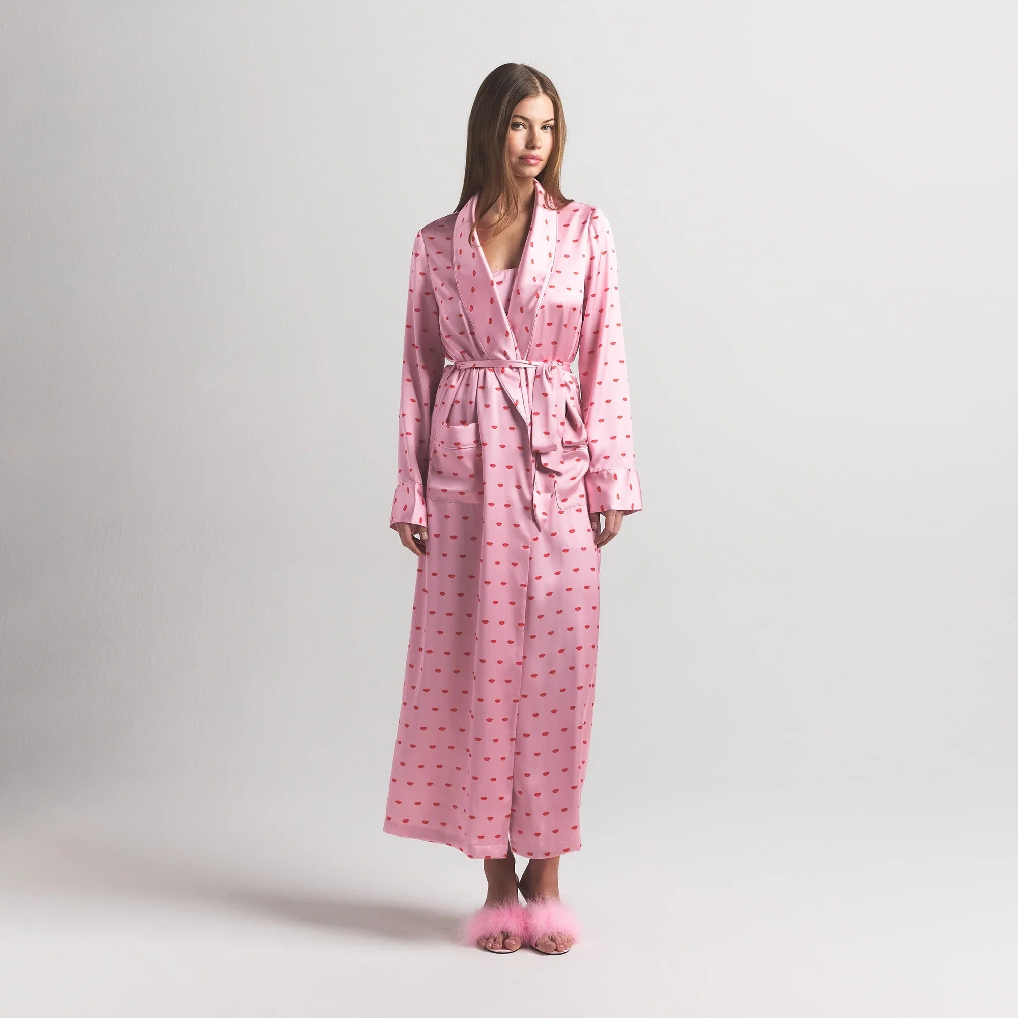 SKIMS WOVEN SHINE LONG ROBE | HALITE KIMS LIPS PRINT - Sneaker Türkiye