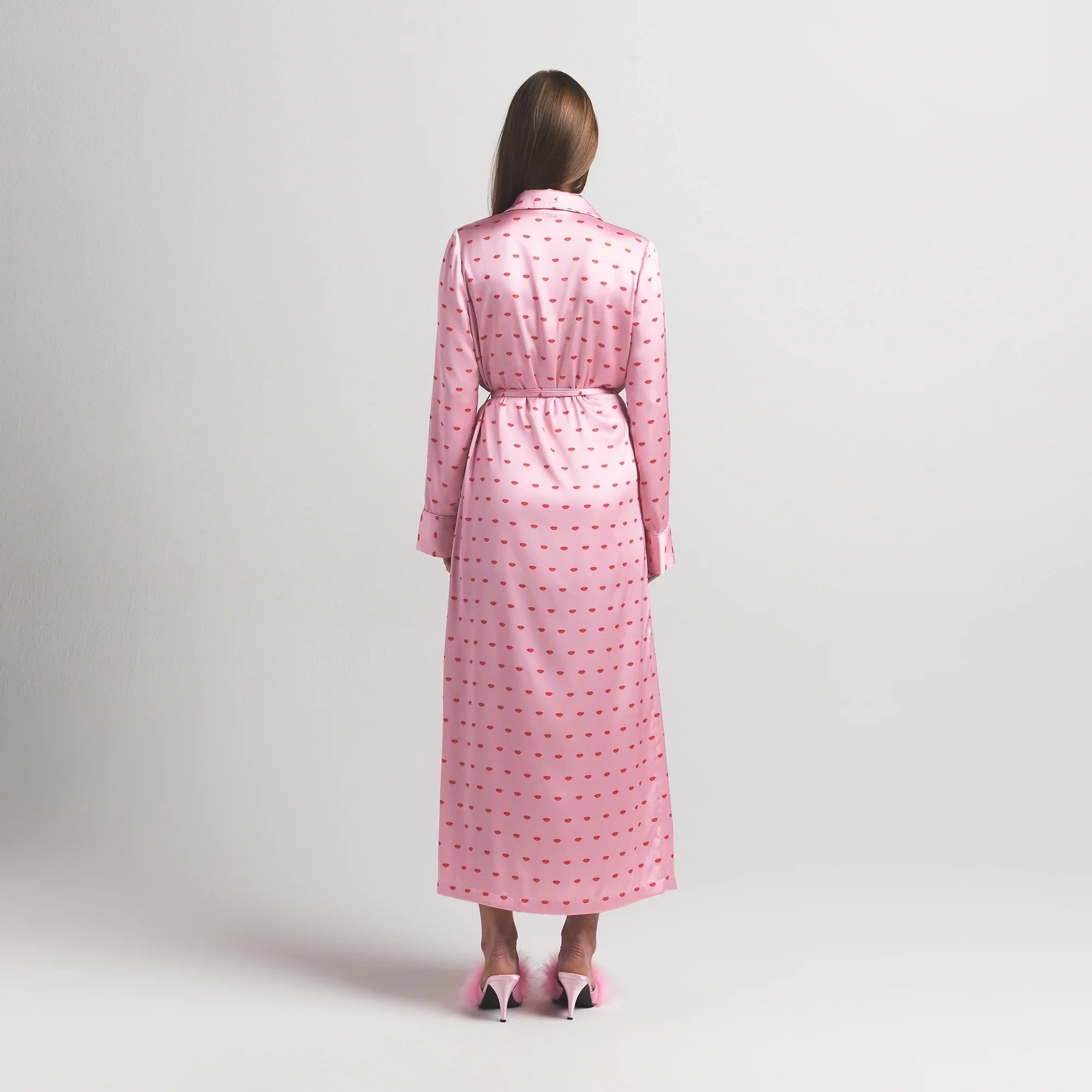 SKIMS WOVEN SHINE LONG ROBE | HALITE KIMS LIPS PRINT - Sneaker Türkiye
