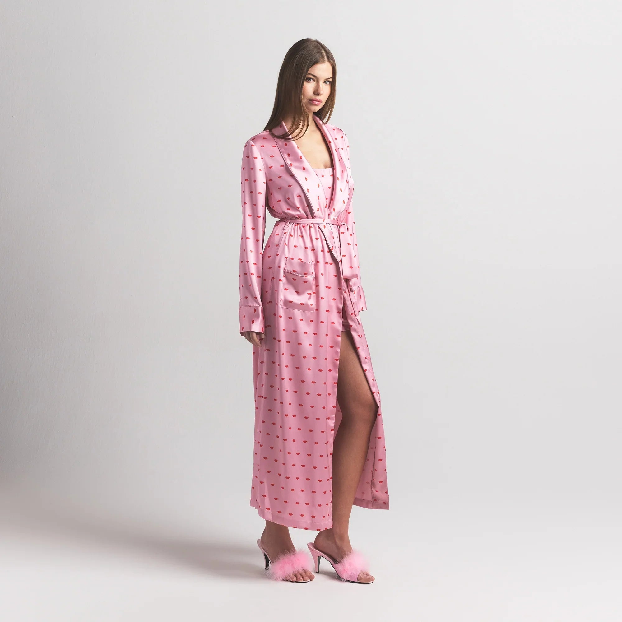SKIMS WOVEN SHINE LONG ROBE | HALITE KIMS LIPS PRINT - Sneaker Türkiye