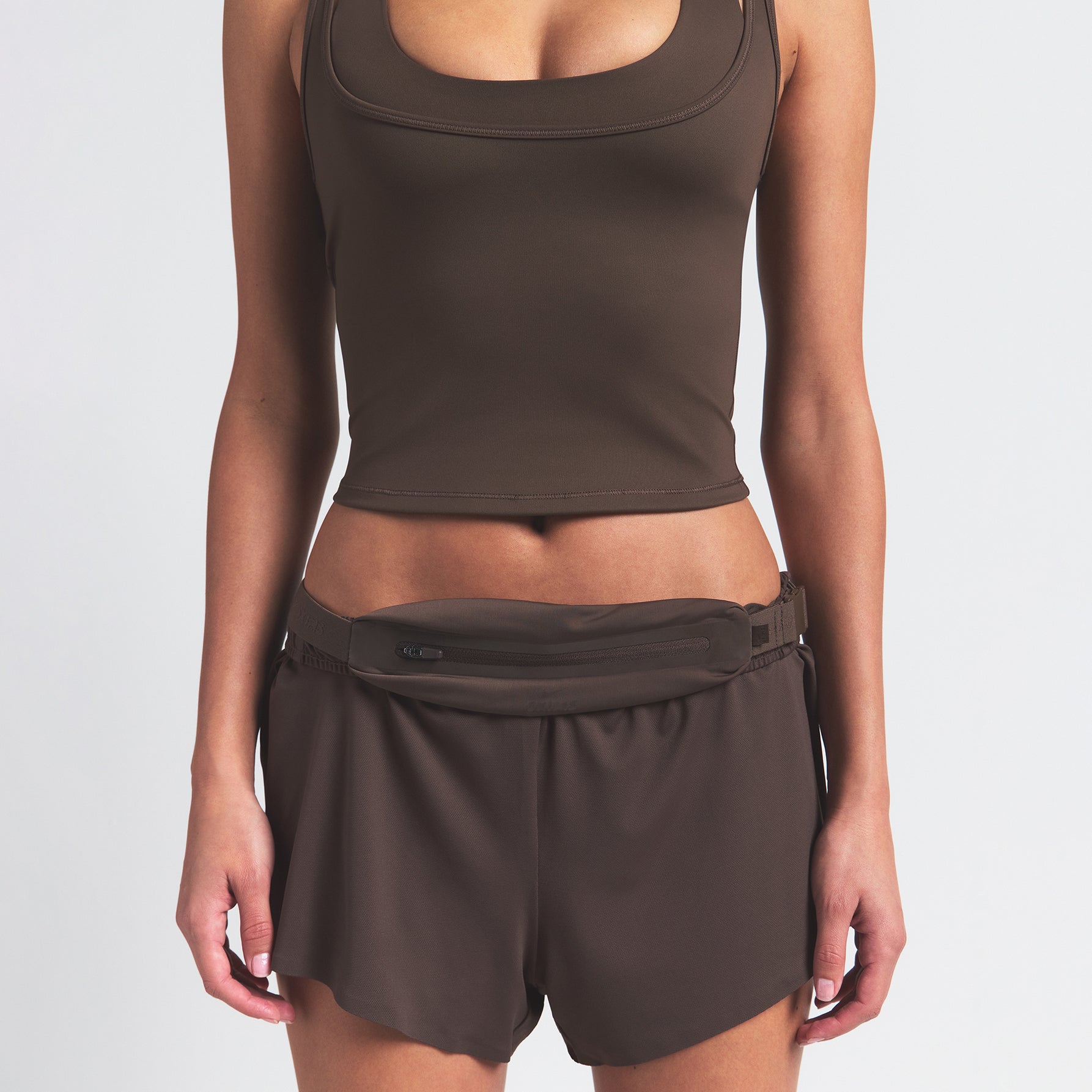 NikeSKIMS ACCESSORIES SLIM WAISTPACK | DARK SEPIA - Sneaker Türkiye