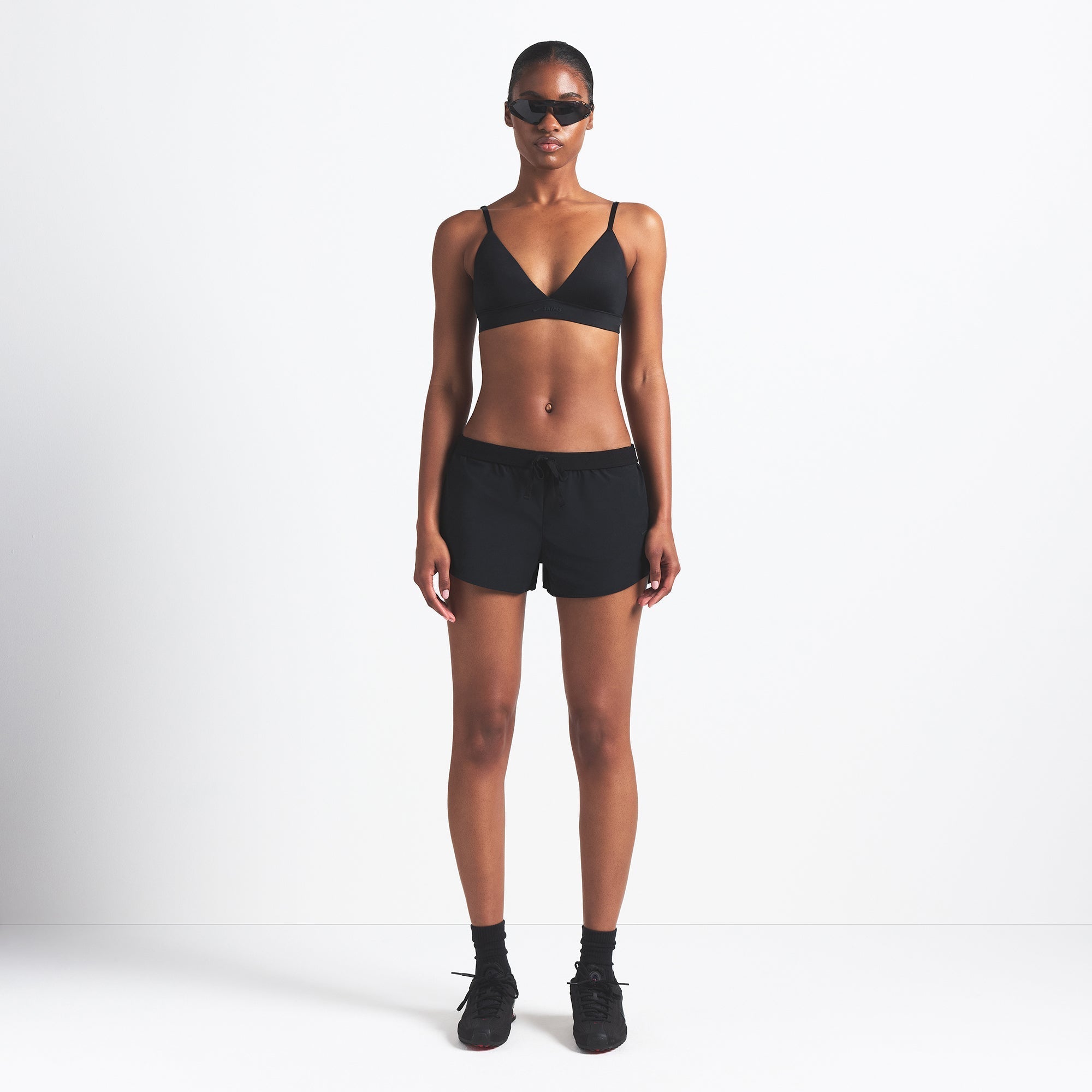 NikeSKIMS WOVEN NYLON 2.5″ RUNNER SHORT | OBSIDIAN - Sneaker Türkiye