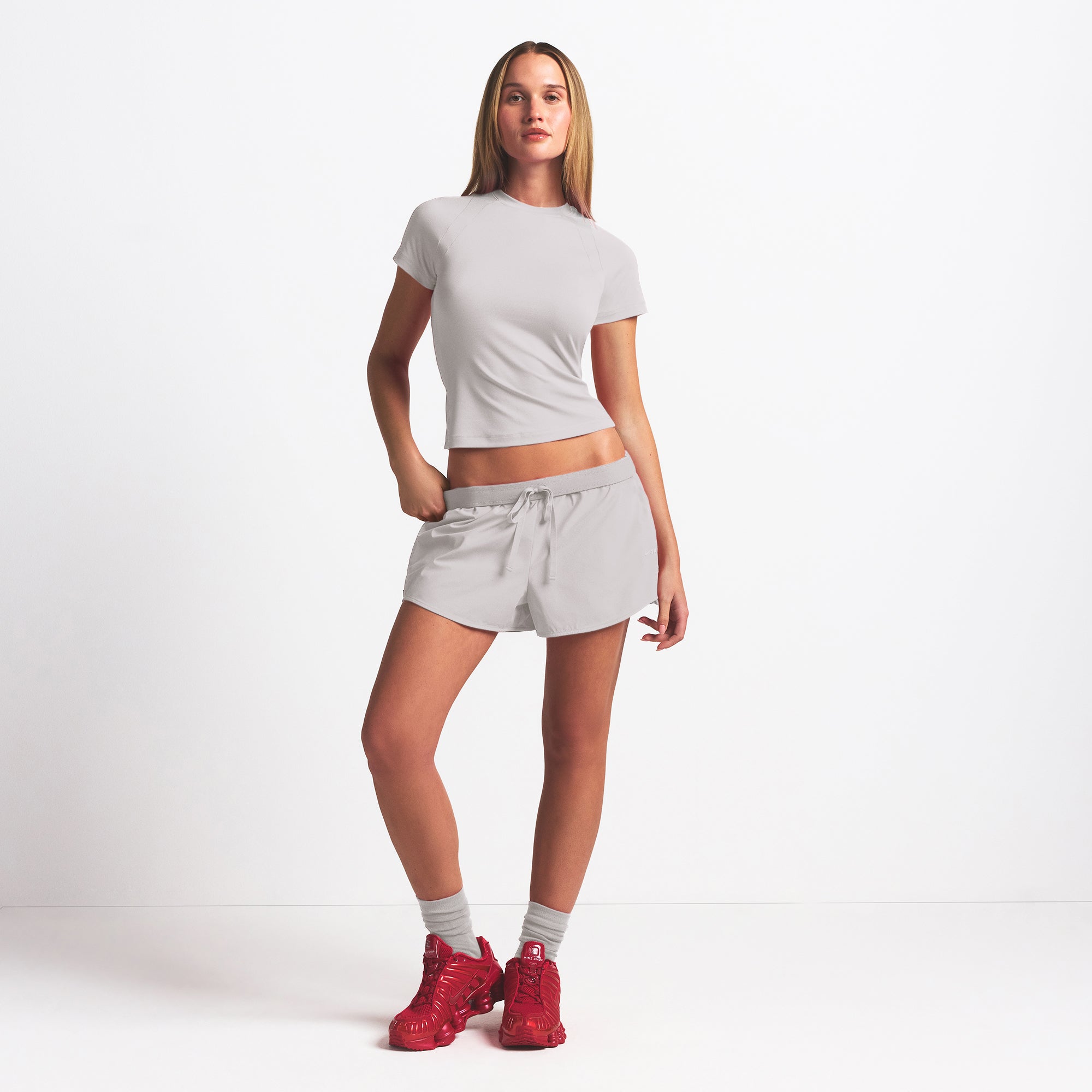 NikeSKIMS WOVEN NYLON 2.5″ RUNNER SHORT | STONE - Sneaker Türkiye