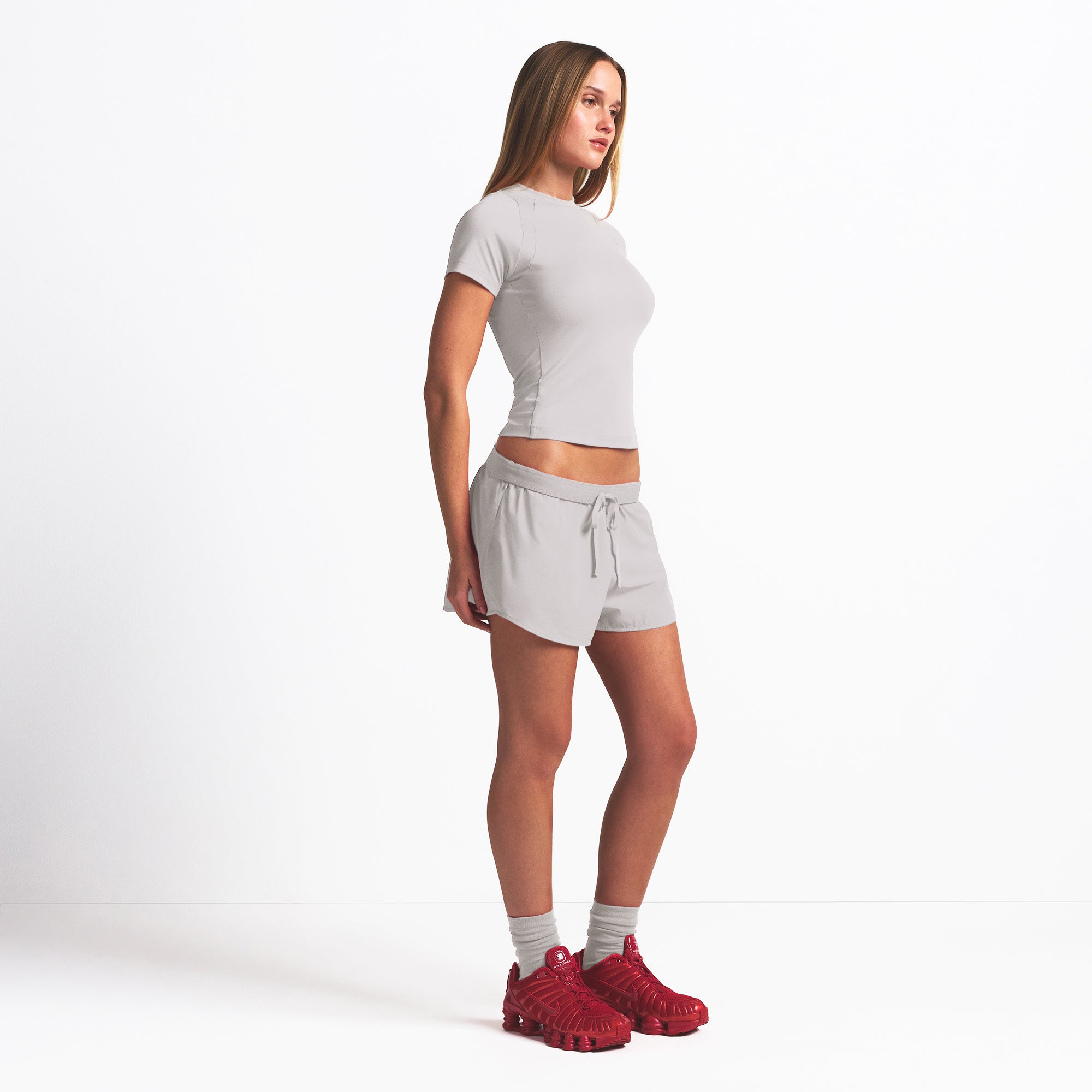 NikeSKIMS WOVEN NYLON 2.5″ RUNNER SHORT | STONE - Sneaker Türkiye